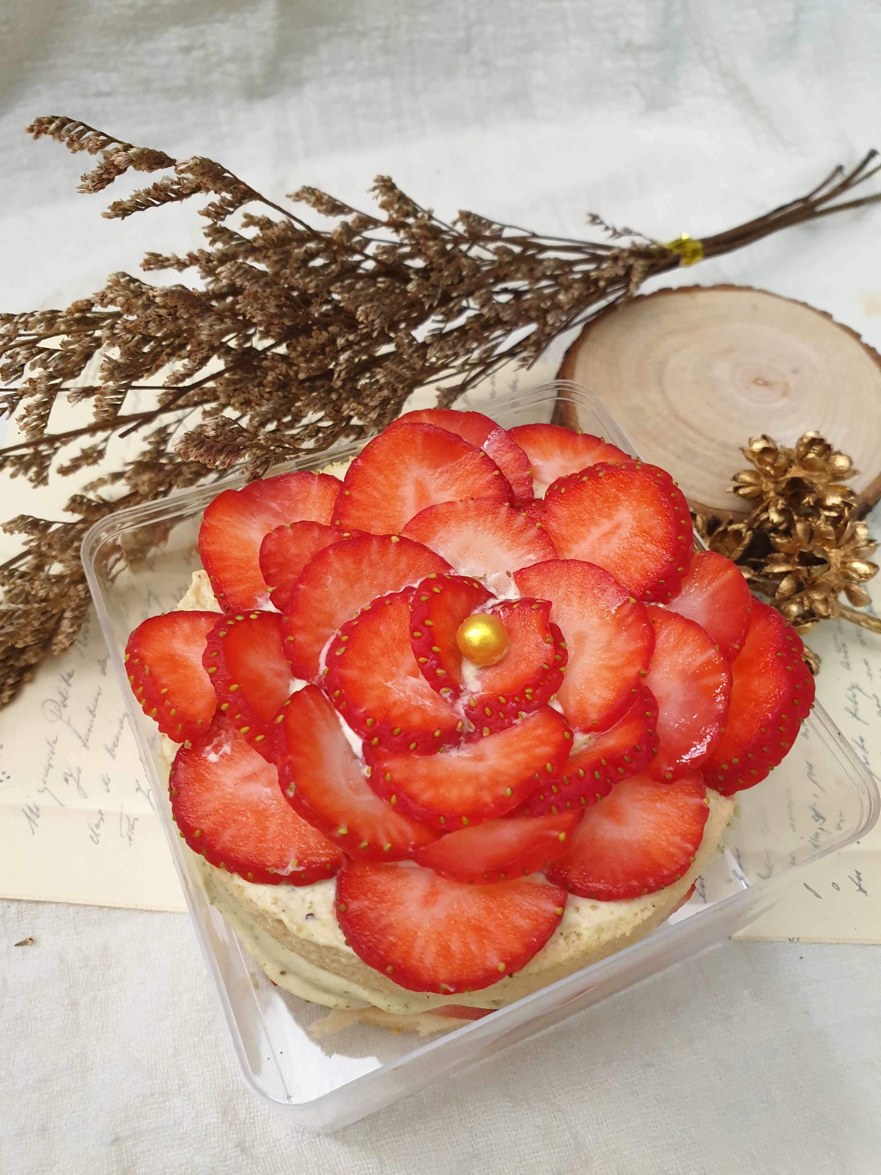 草莓玫瑰開心果戚風蛋糕