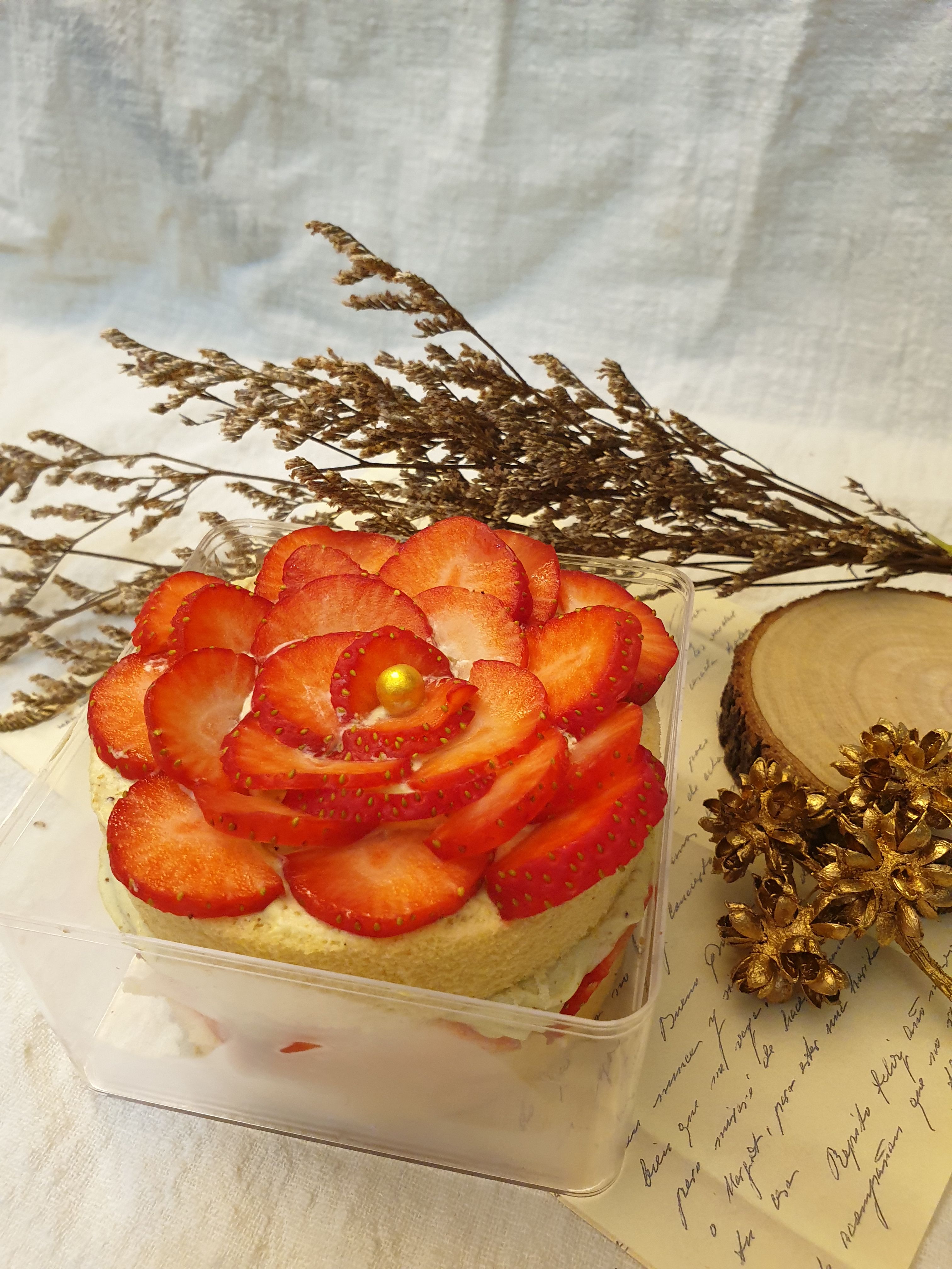 草莓玫瑰開心果戚風蛋糕