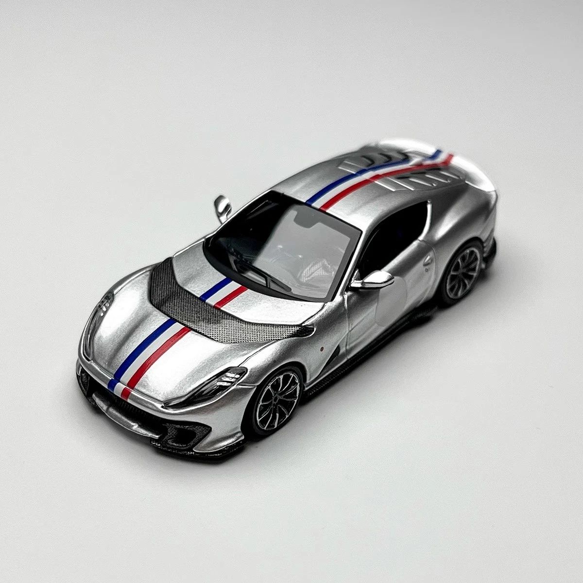 Ferrari 812 Competizione 銀