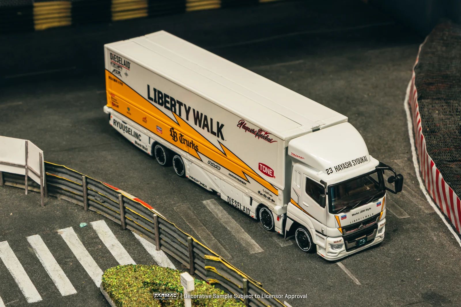 Tarmac Mitsubishi Fuso Super Great LB 貨卡
