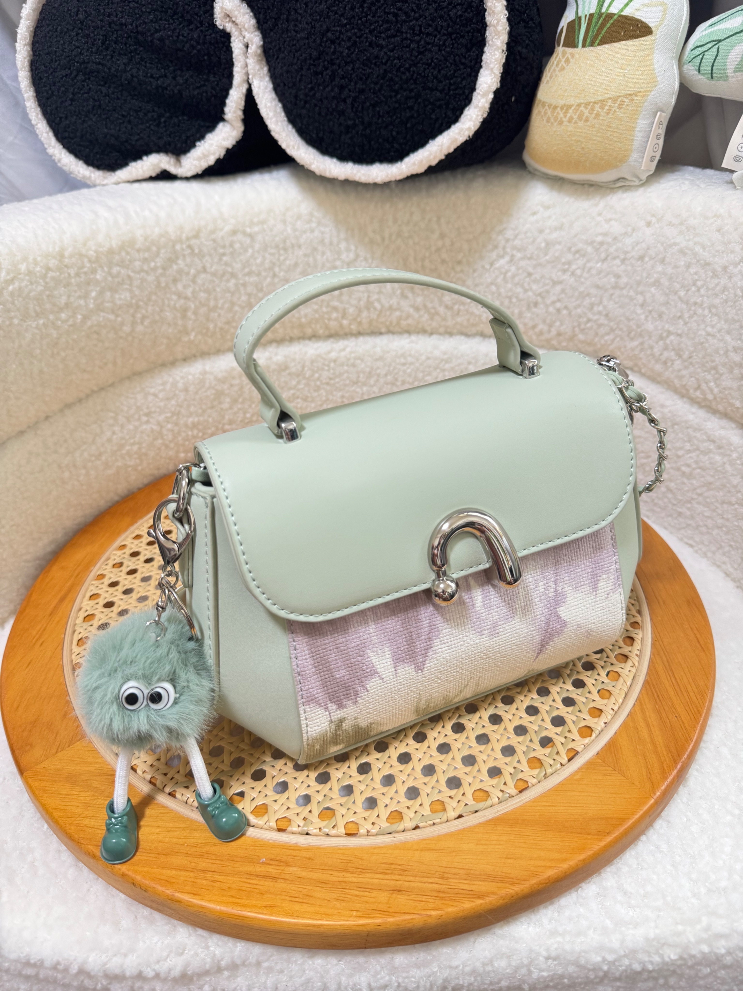 YICHEN paris 暈染小怪獸吊飾手提斜背包📦現貨