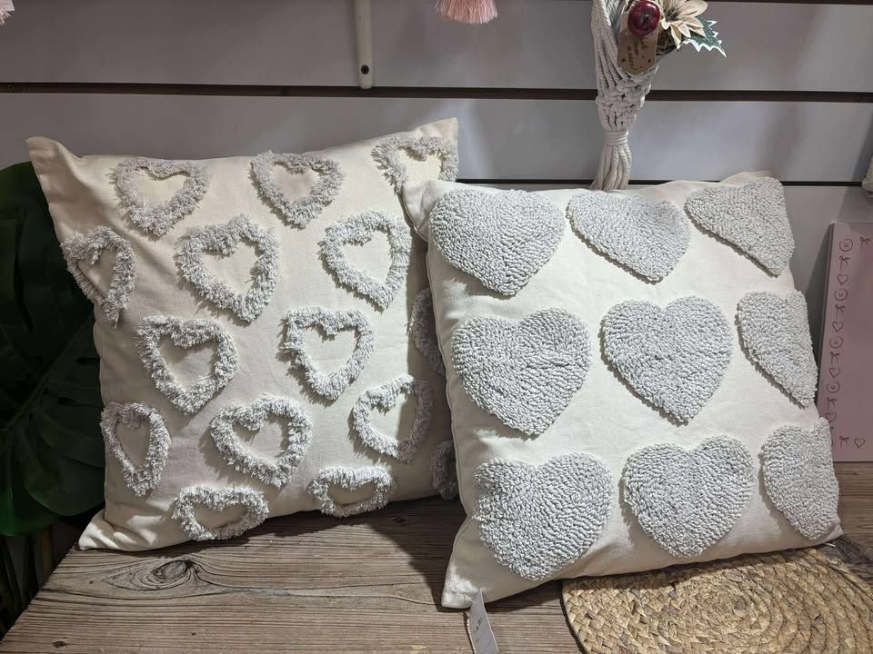 𝐰𝐤 選品 ~ 韓系愛心簍空立體毛料抱枕（枕套+枕芯）