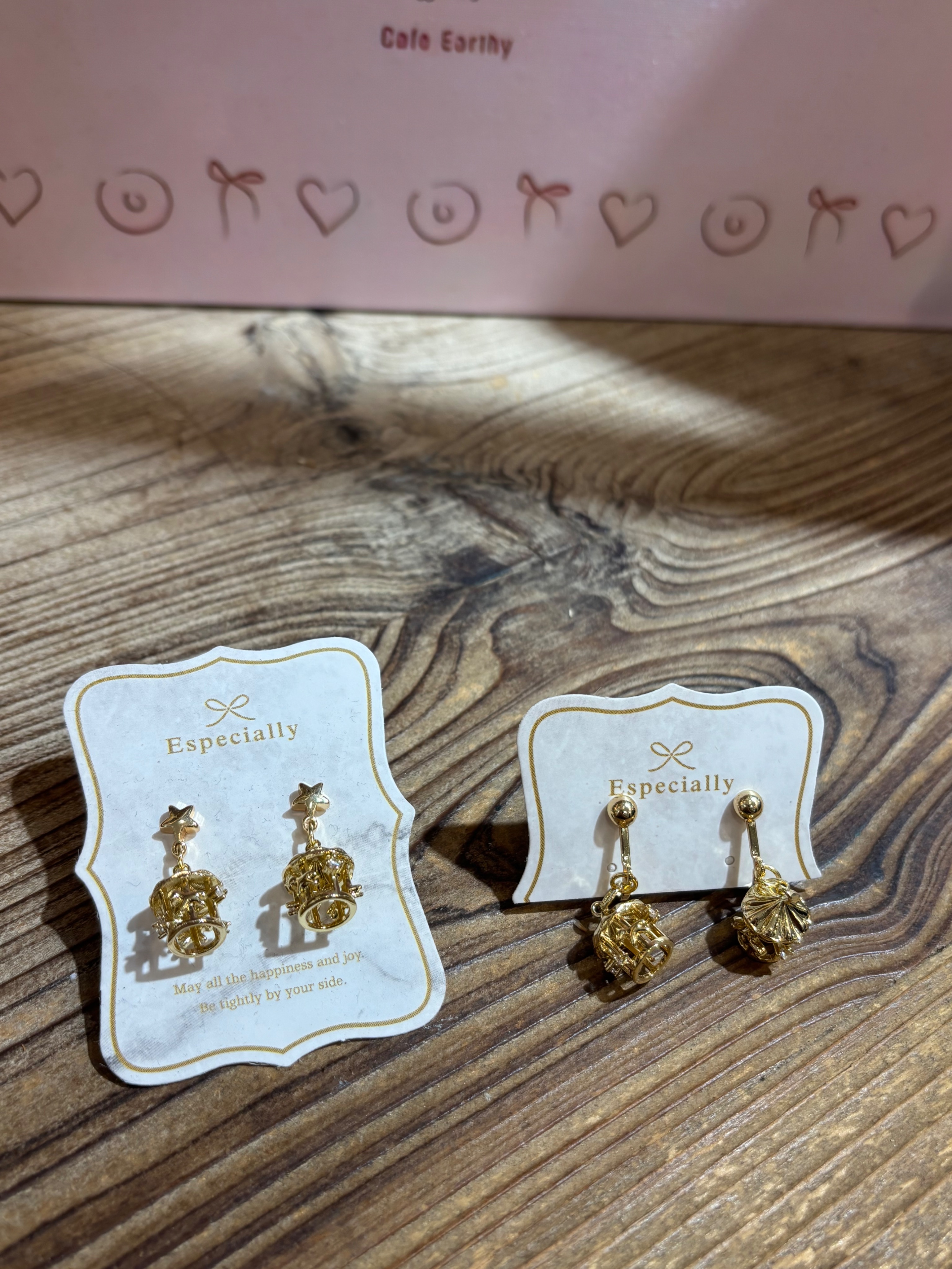 新品上架   自訂款 ✨ 旋轉木馬 🎠 耳針/耳夾