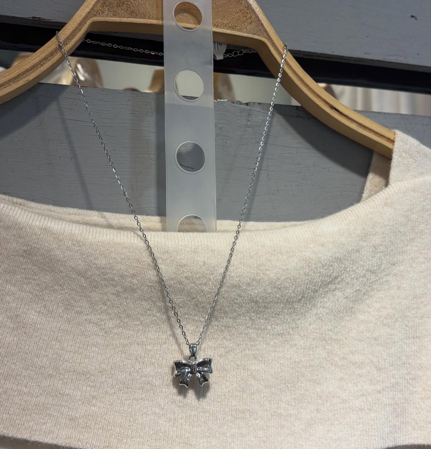 ✨ ℕ𝔼𝕎 好美的冰透銀 -鈦鋼蝴蝶結質感項鍊 - sɪʟᴠᴇʀ質感設計