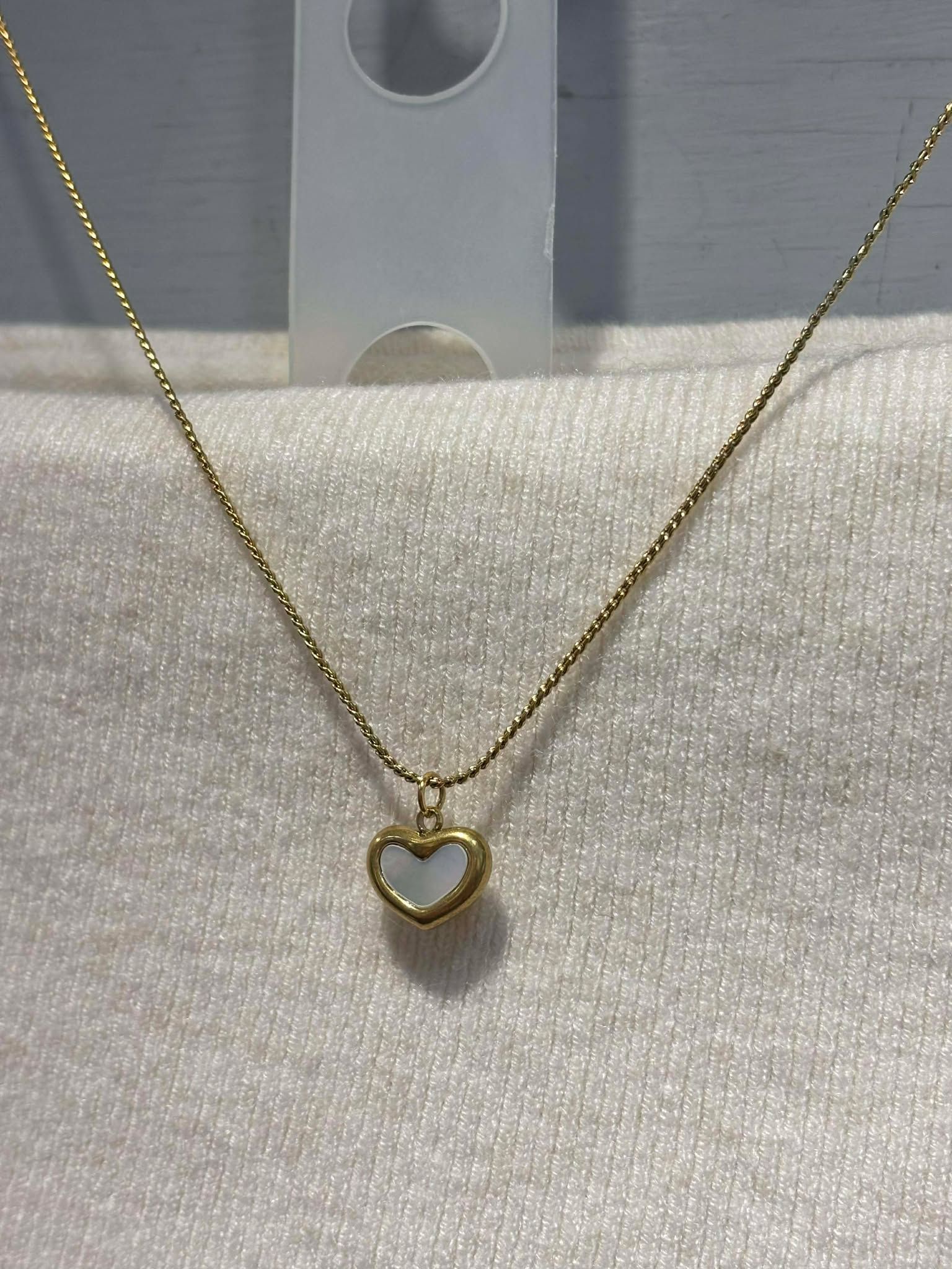 𝐃𝐞𝐜 韓系淡金質感母貝愛心鈦鋼項鍊 -  ɢᴏʟᴅᴇɴ