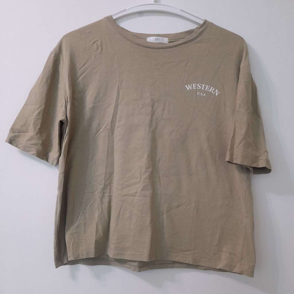 軍綠色短袖