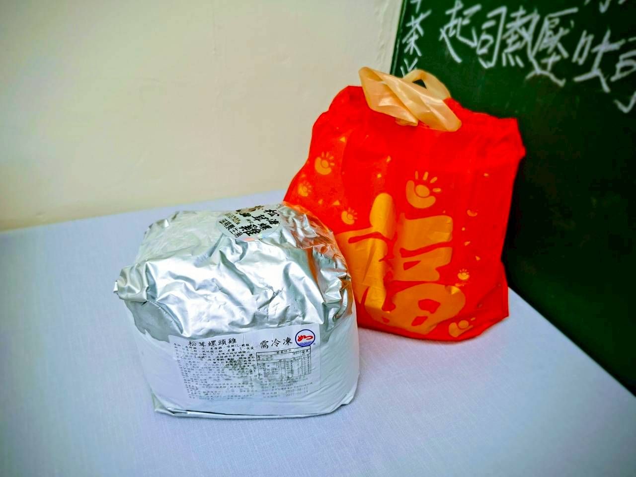 ＜台東鹿野土雞＞ 全雞年菜