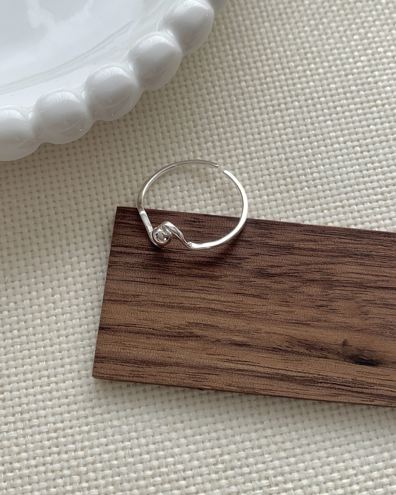 彎曲波浪線條圓珠戒指