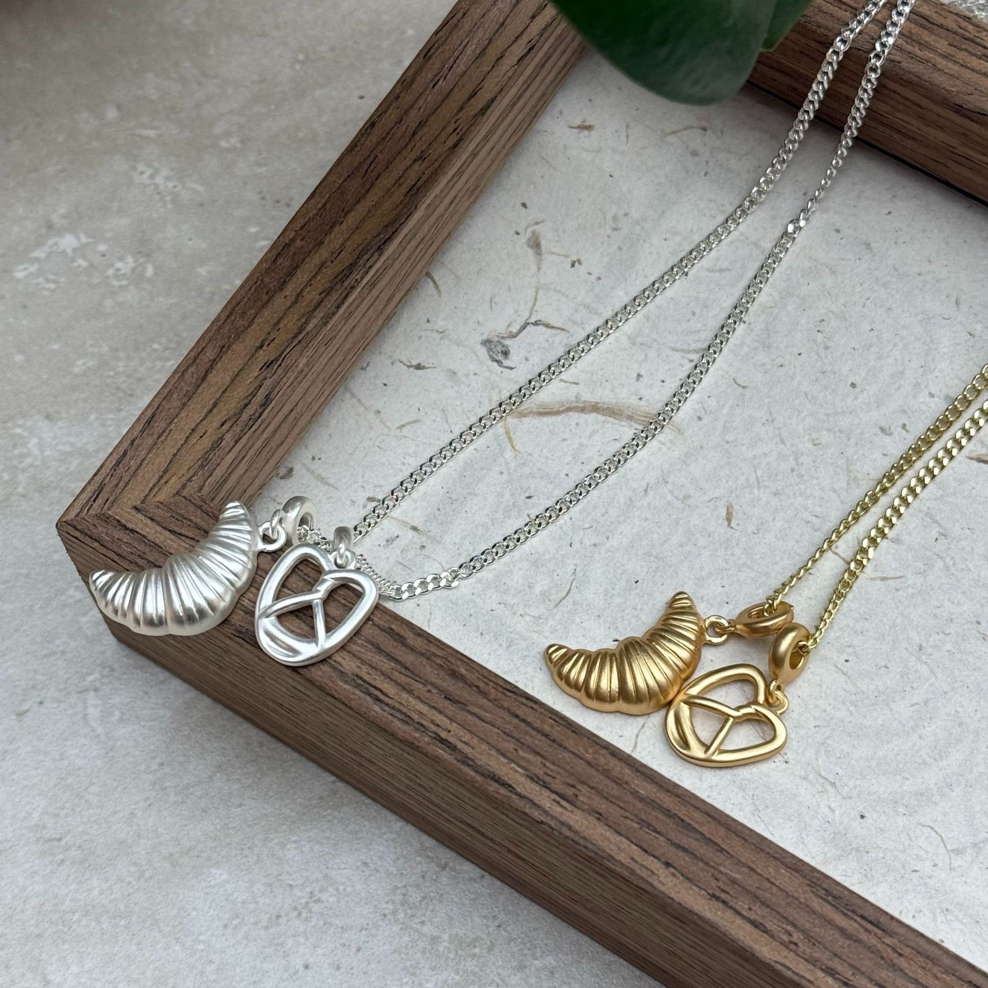 磨砂霧面質感牛角鹼水結長項鍊