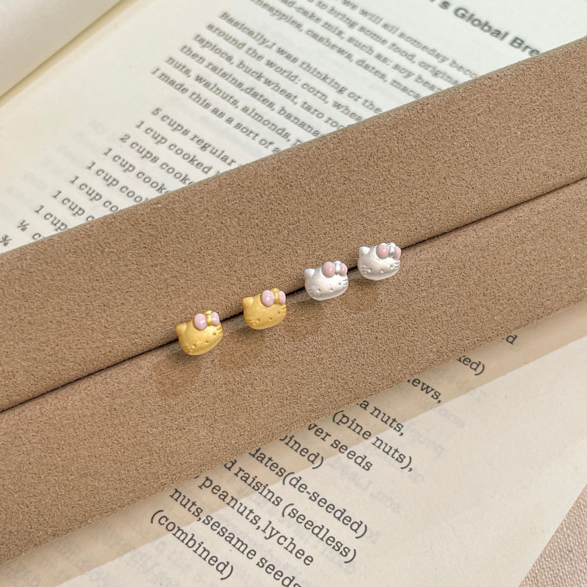 韓國拉絲磨沙凱蒂貓咪滴油耳環