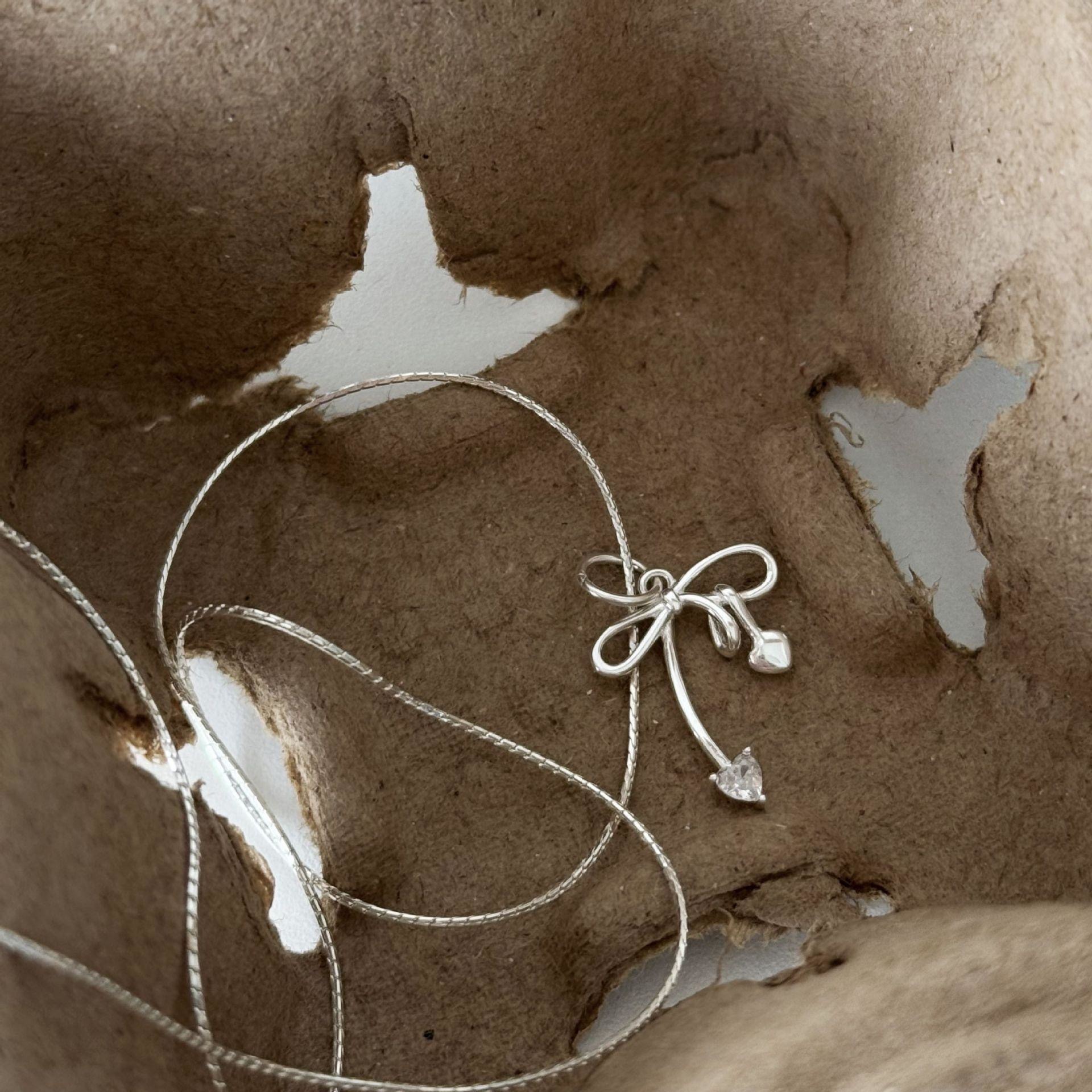 俏皮蝴蝶尾鑽項鍊