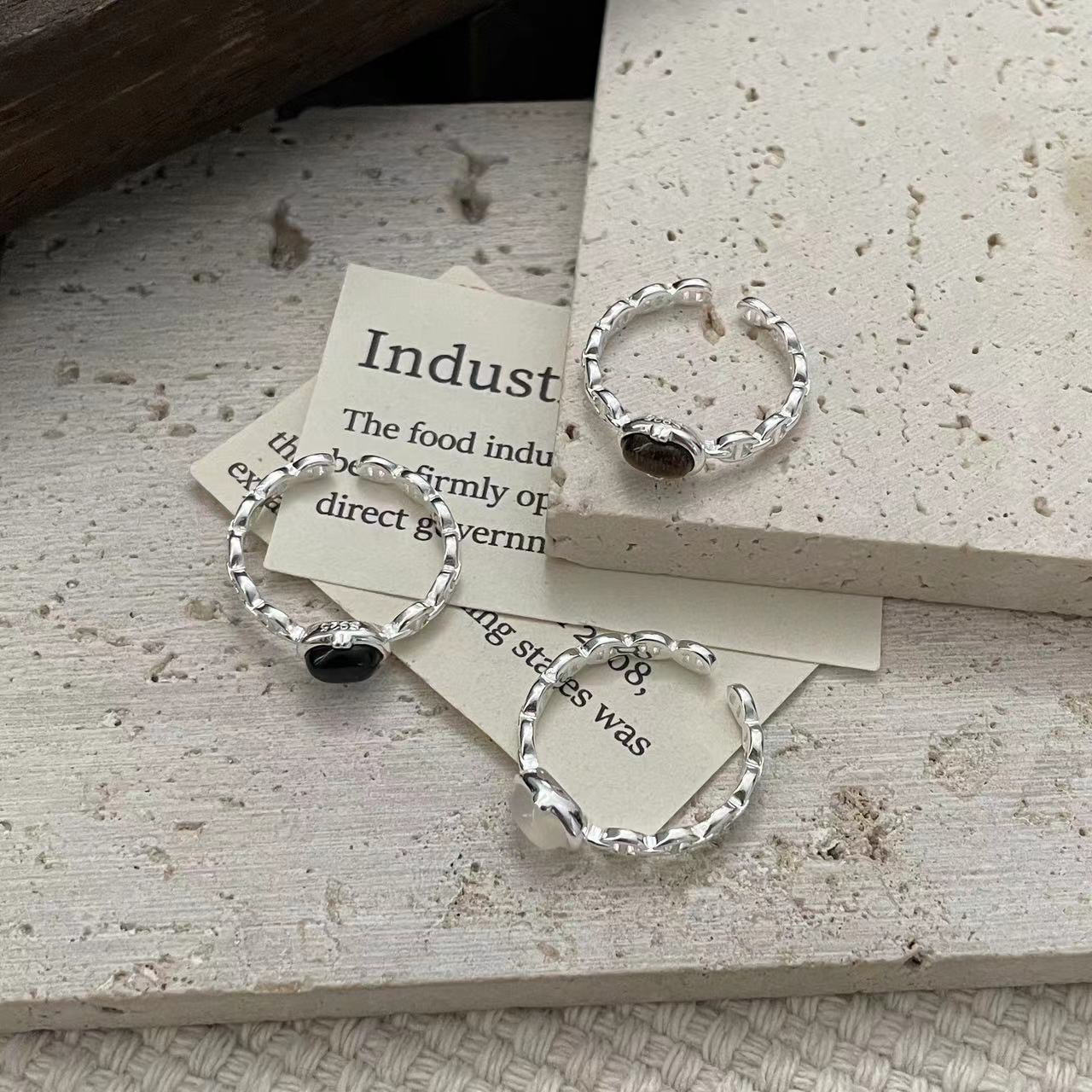 韓國豬鼻子白玉橢圓黑瑪瑙戒指