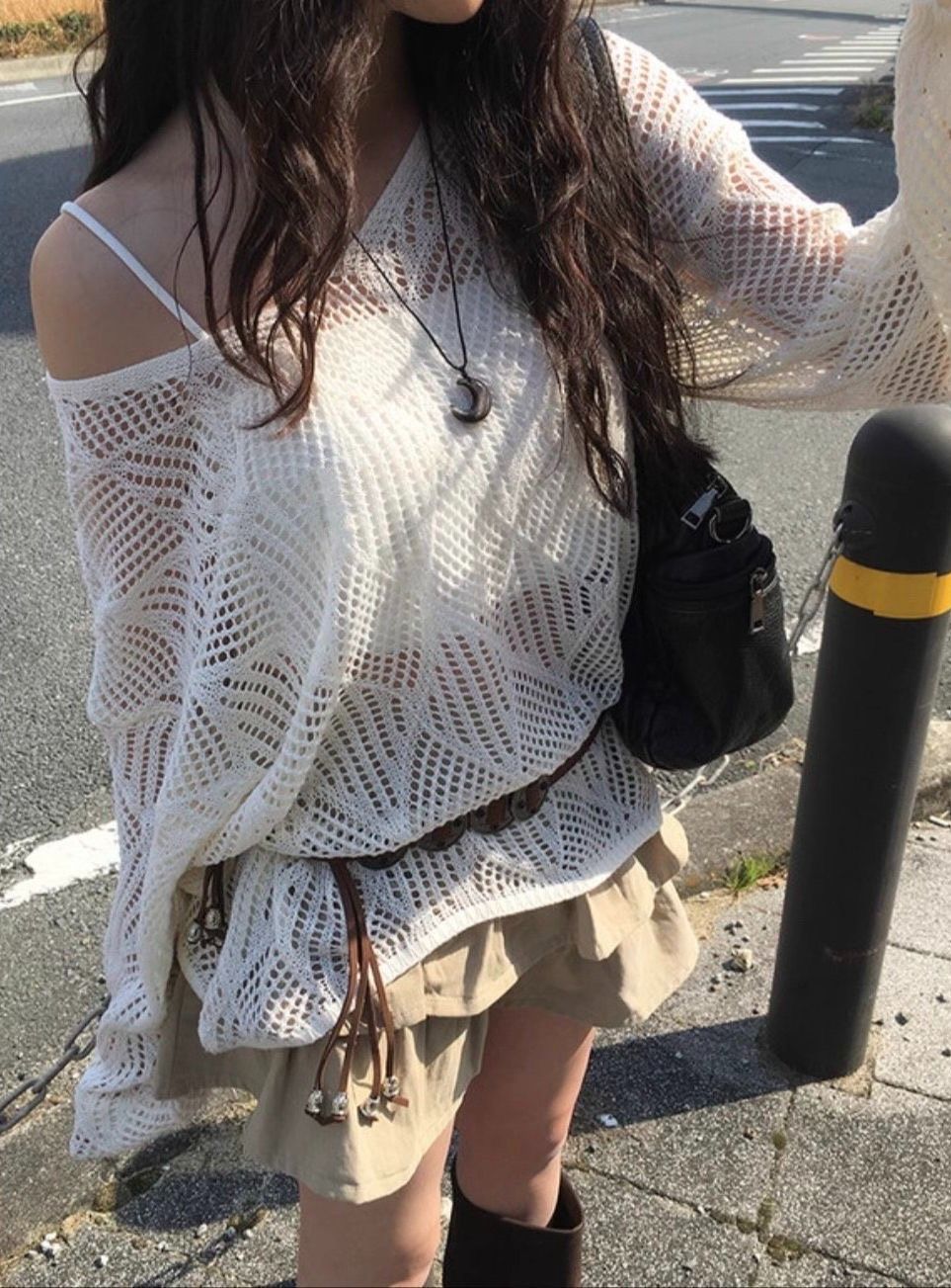 早春必入-韓系鏤空露肩針織衫（附贈腰繩）♡三色