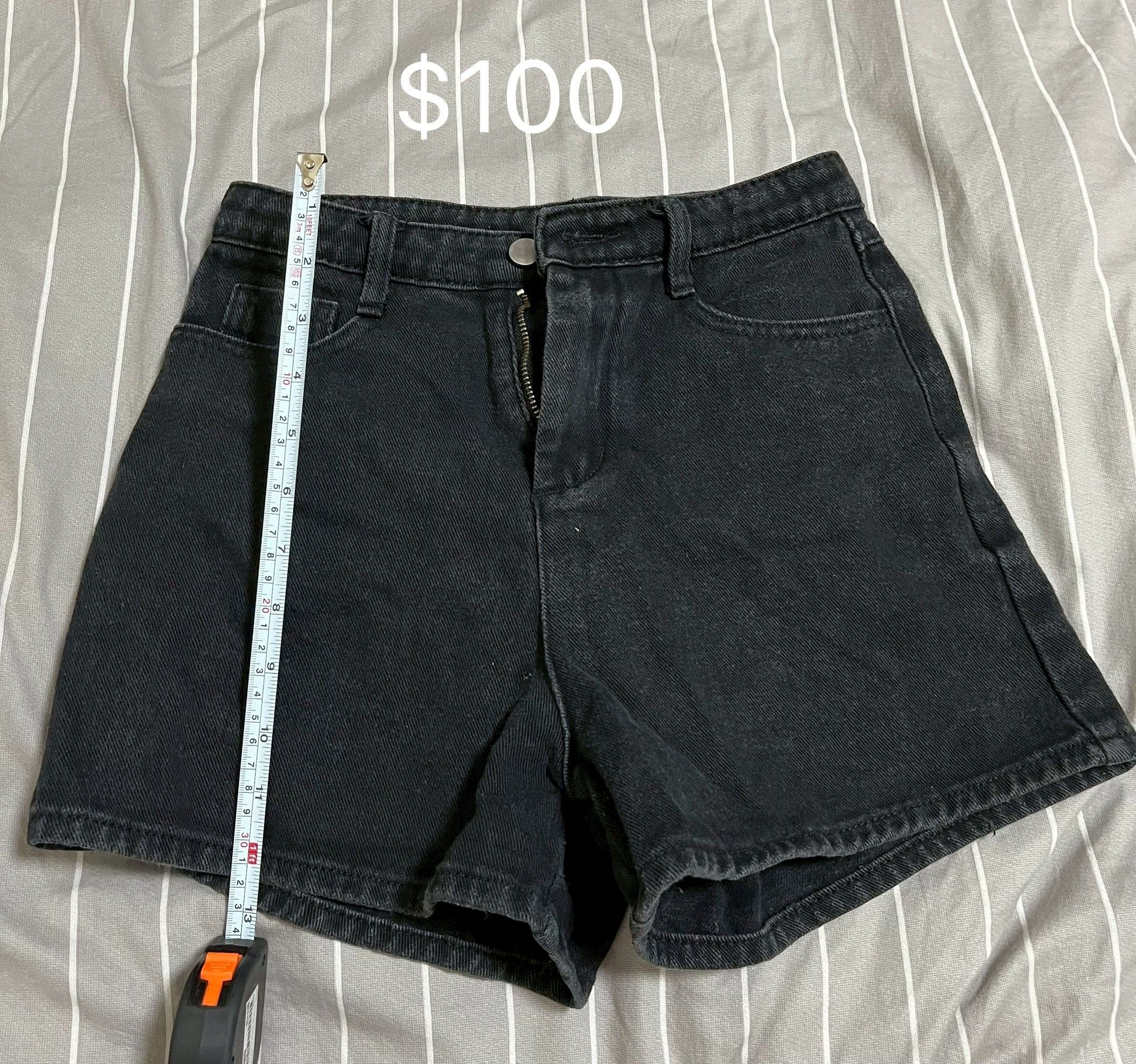 黑色牛仔短褲（走賣貨便會+$10 ）