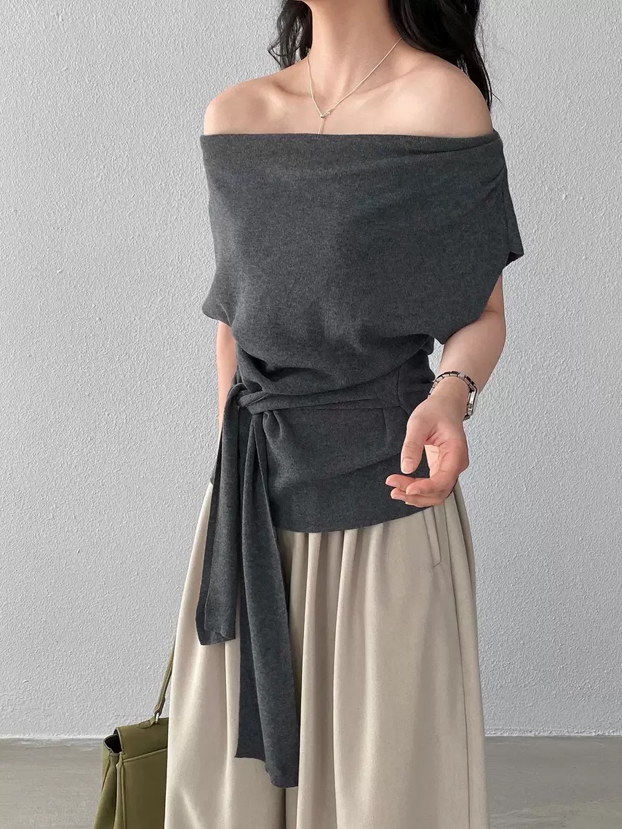 Asymmetric Knit with Belt/一字領針織短袖
