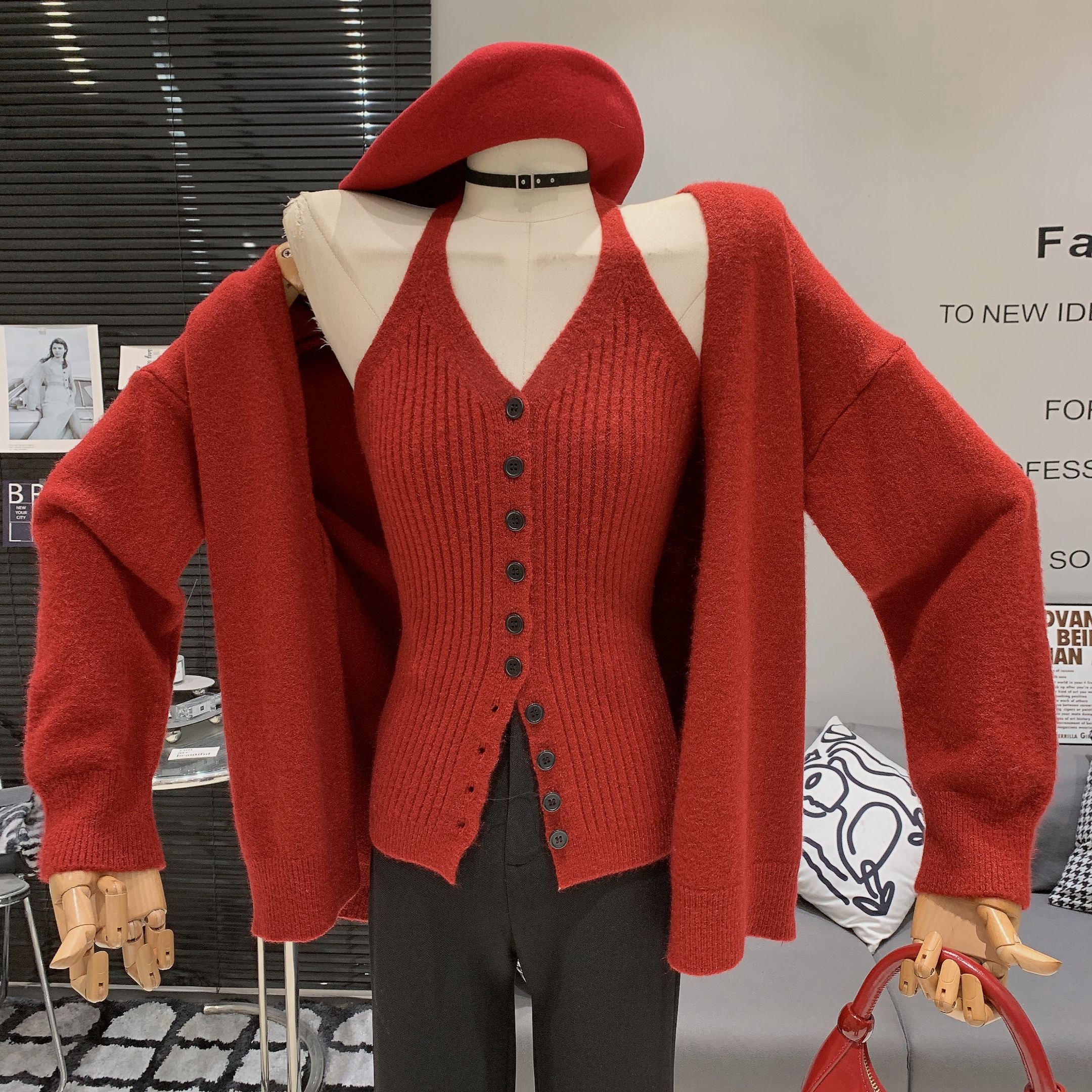 溫柔風掛脖背心+針織外套毛衣兩件套