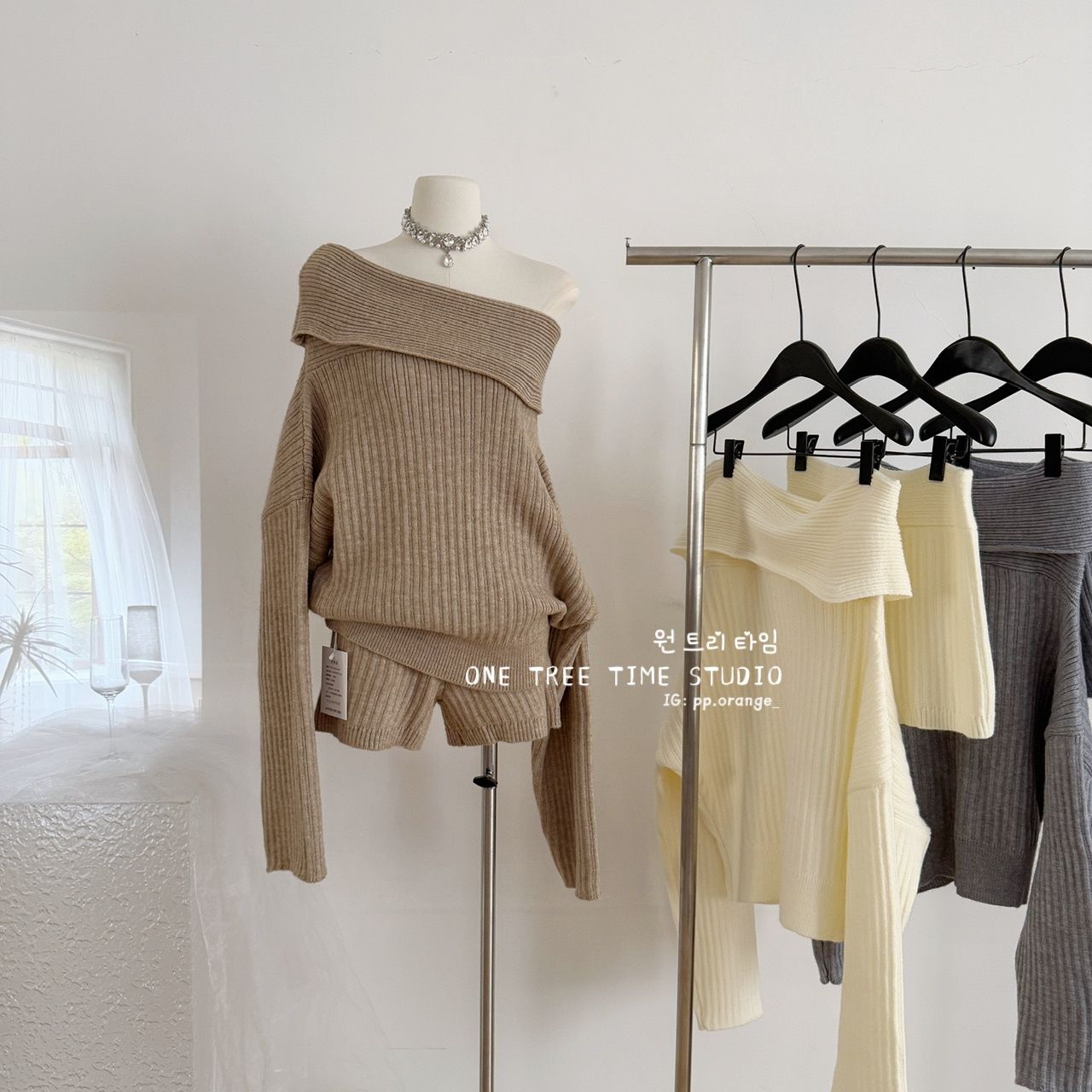 甜辣風一字領露肩毛衣+短褲兩件套