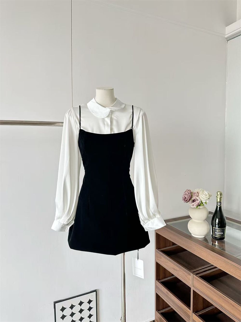 溫柔風長袖緞面襯衫+絲絨吊帶洋裝兩件套裝