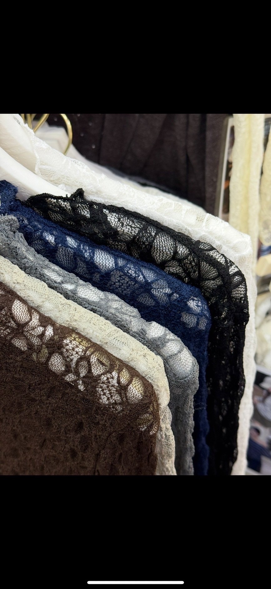 蕾絲捲邊高領透膚（預購）