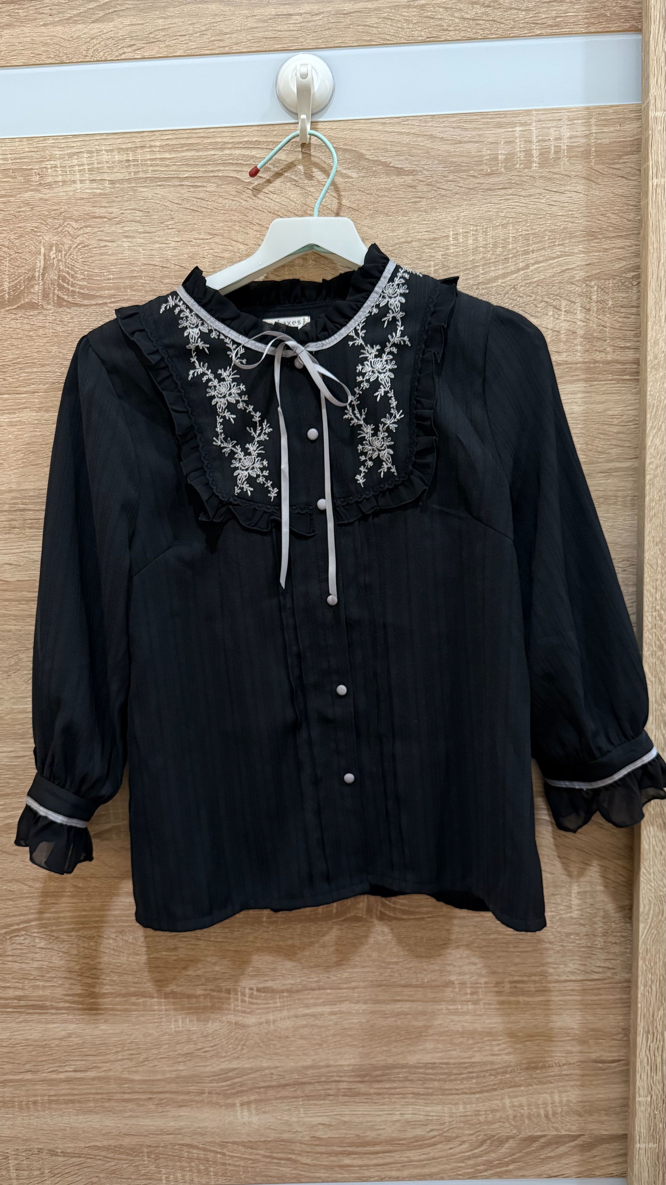 D、Axes Femme 刺繡九分袖襯衫