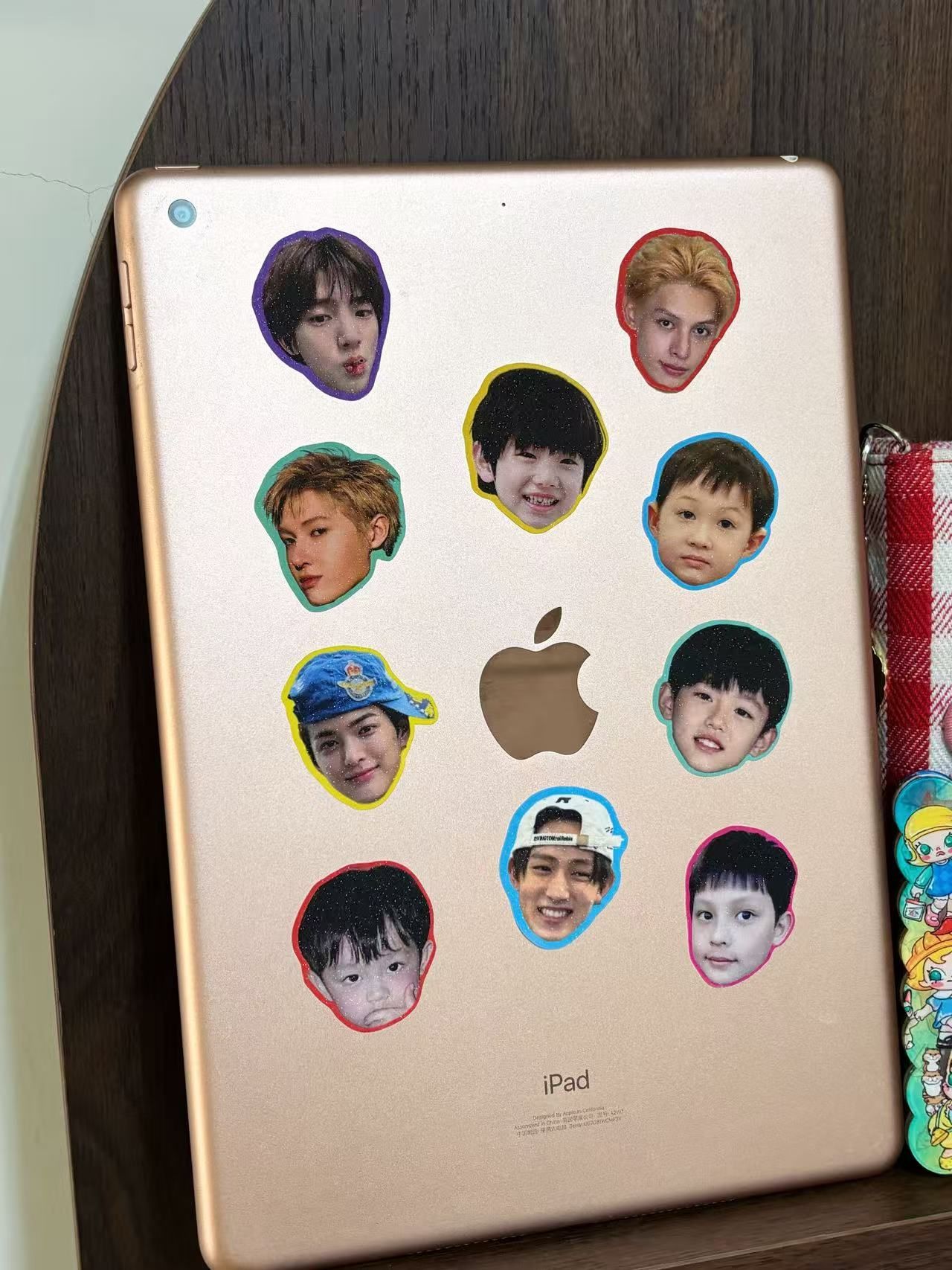 4公分細閃磨砂微防水-10張大頭貼紙（如圖所示）