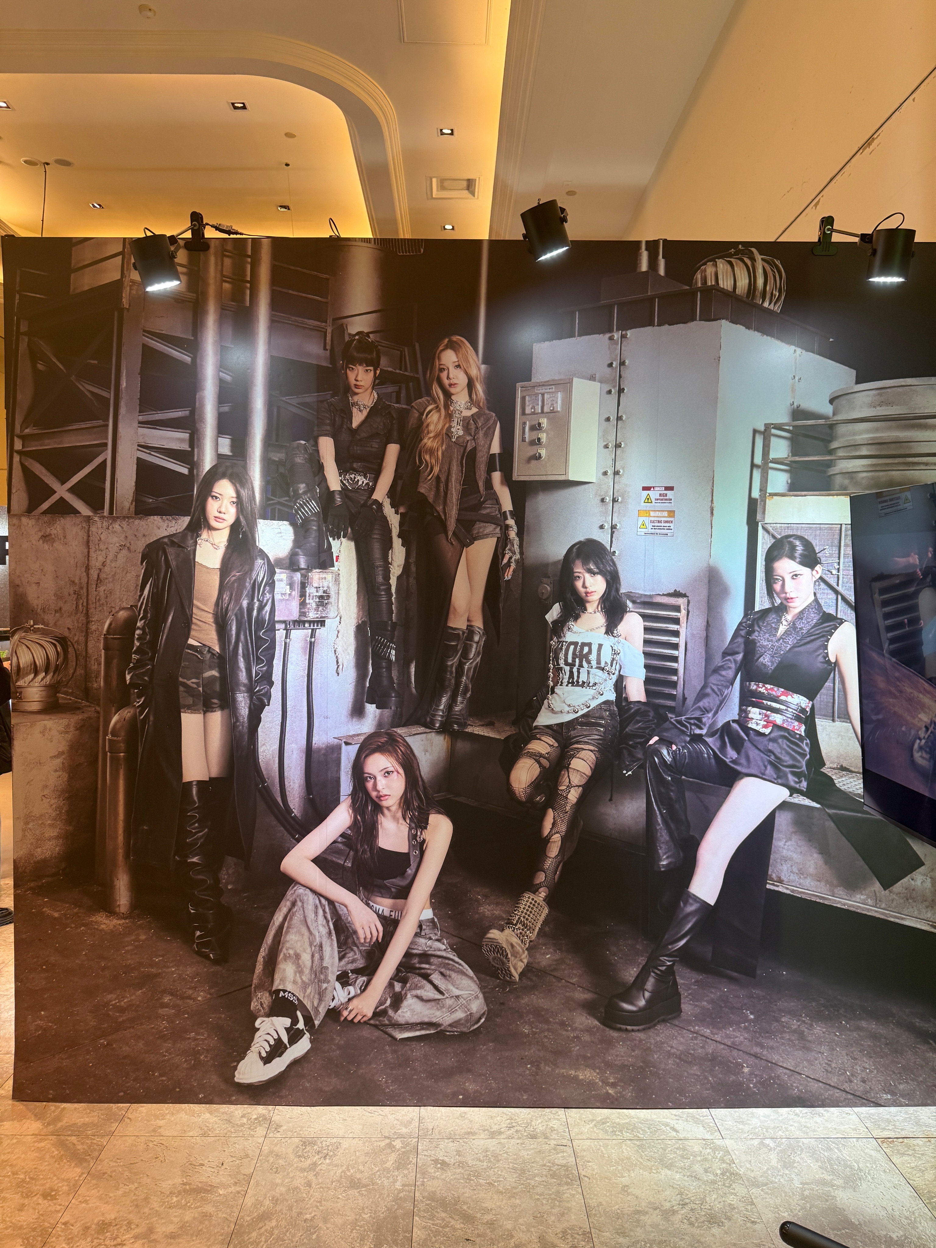 WE GO UP 迷二專區（包手$12）