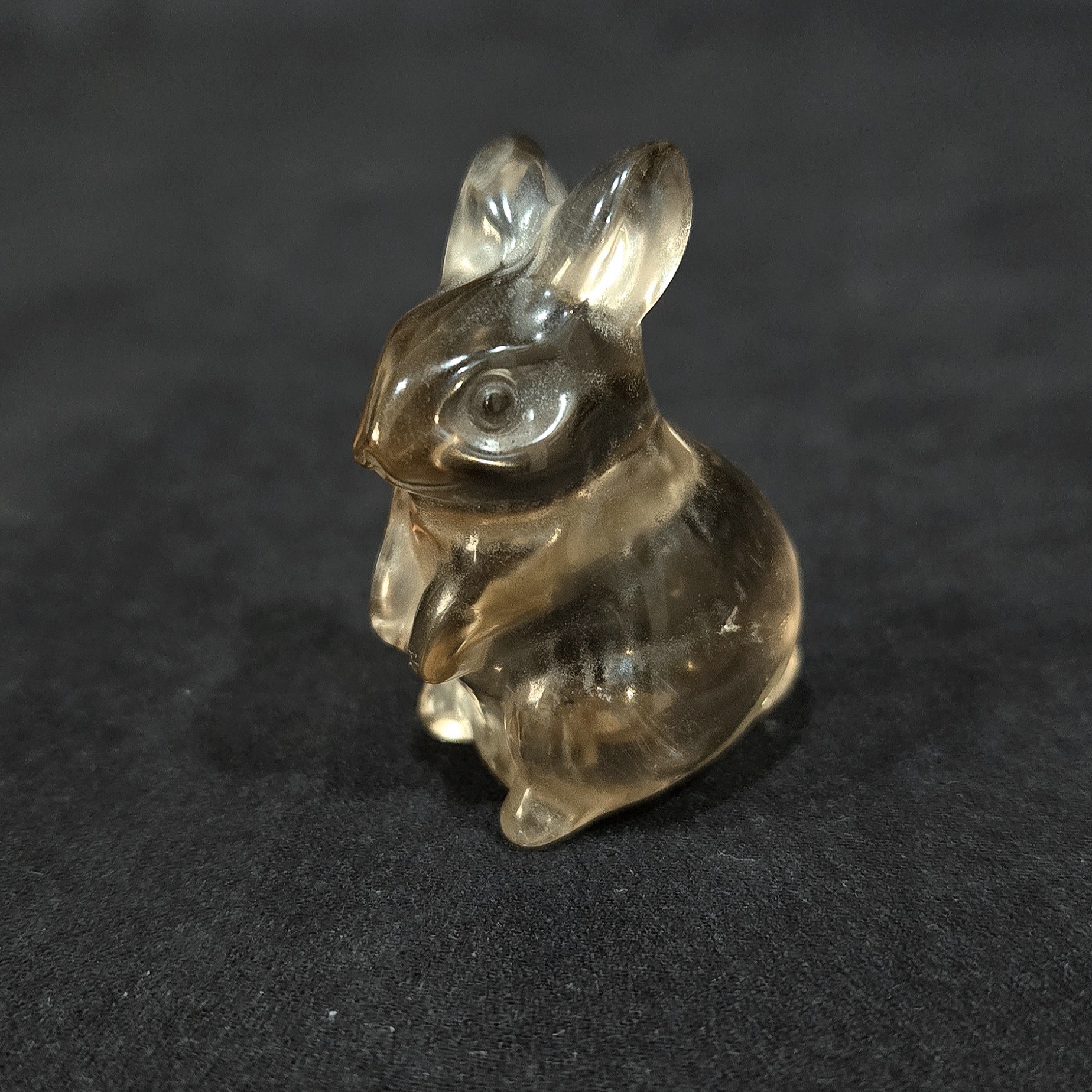 （訂金保留中）茶晶小兔子小擺飾 28*23*48mm