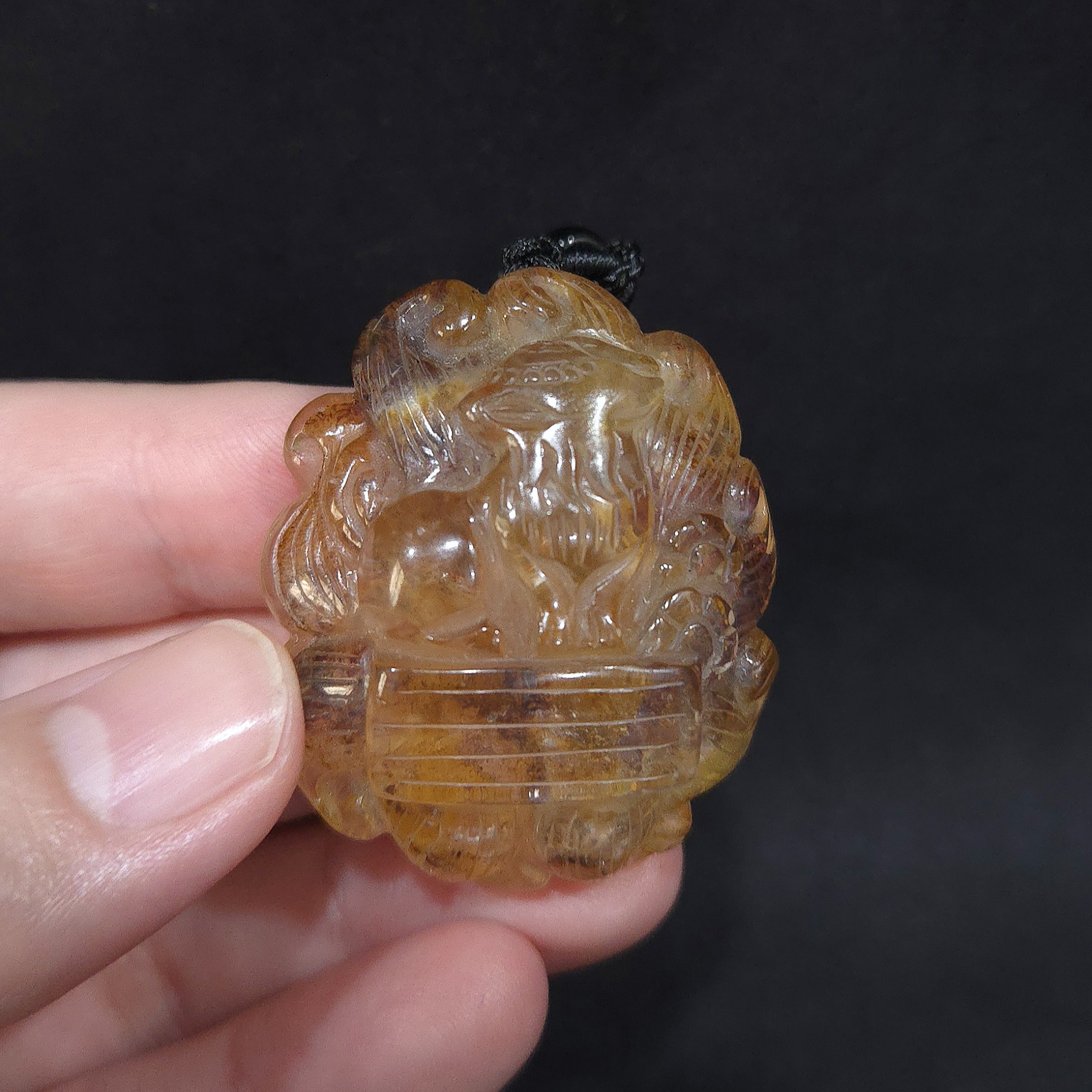 全滿黃膠花彩膠花偏頭傲嬌九尾狐吊墜 41*33*17mm