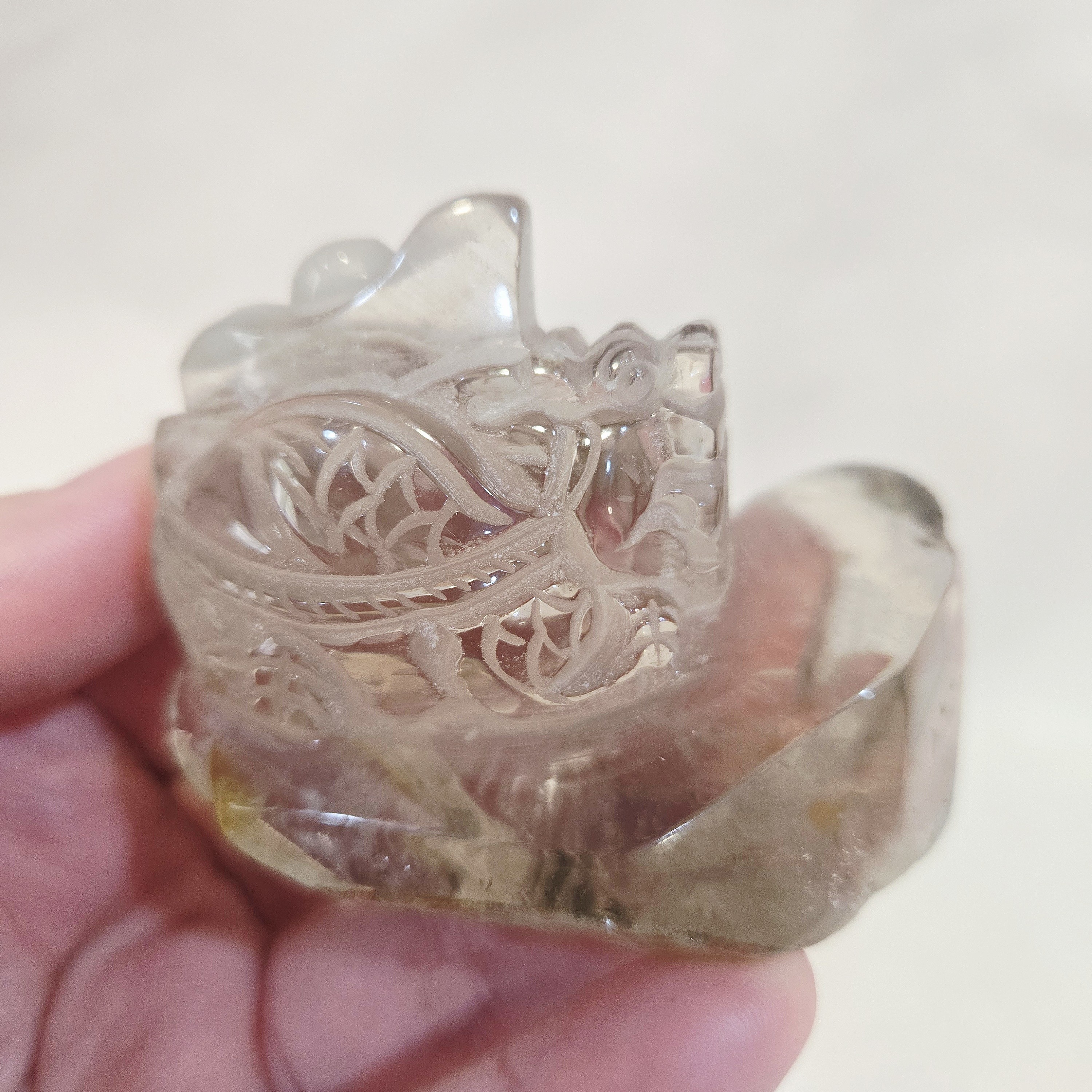 💐 綠幽靈帶白幽手雕飛天龍龜 65*44.5*42（mm）