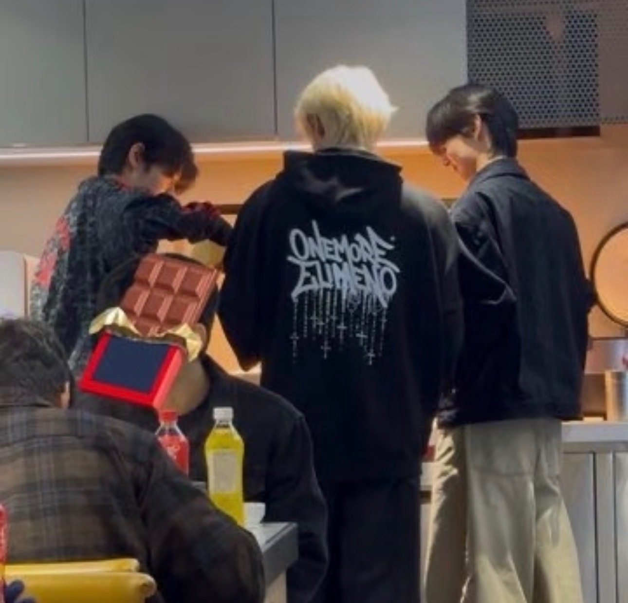 張翰音 崔立于同款帽T