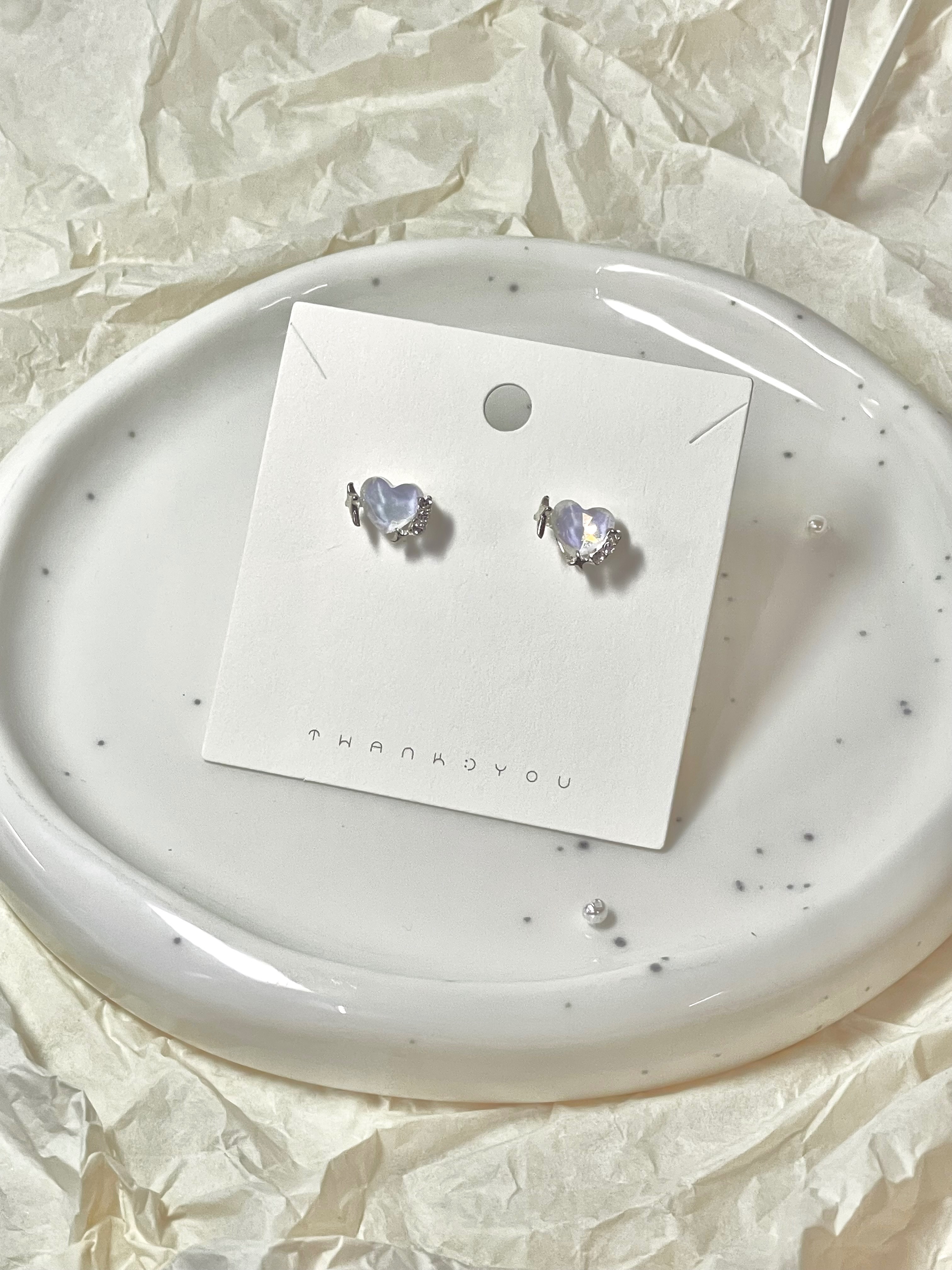 ☆S925銀針☆｜心形白皓石邊鑽耳釘