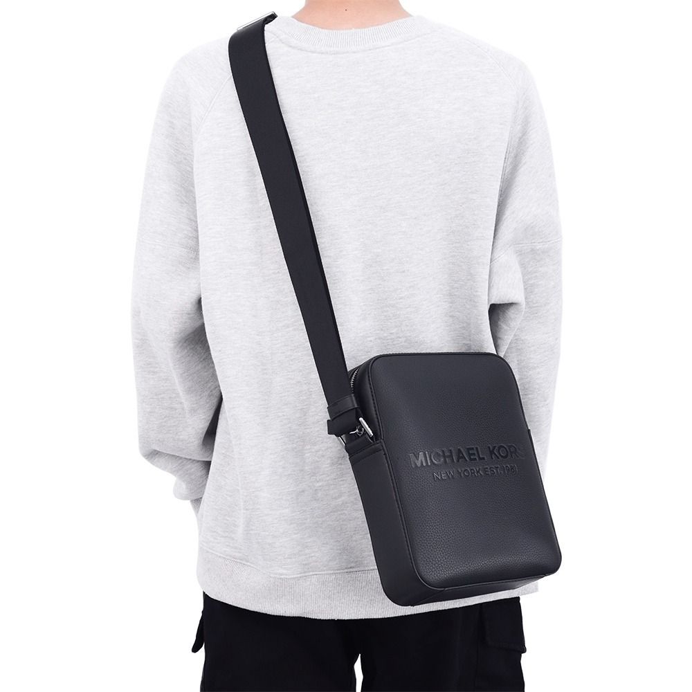【MICHAEL KORS】MK  / 壓紋 LOGO 側背包 包包