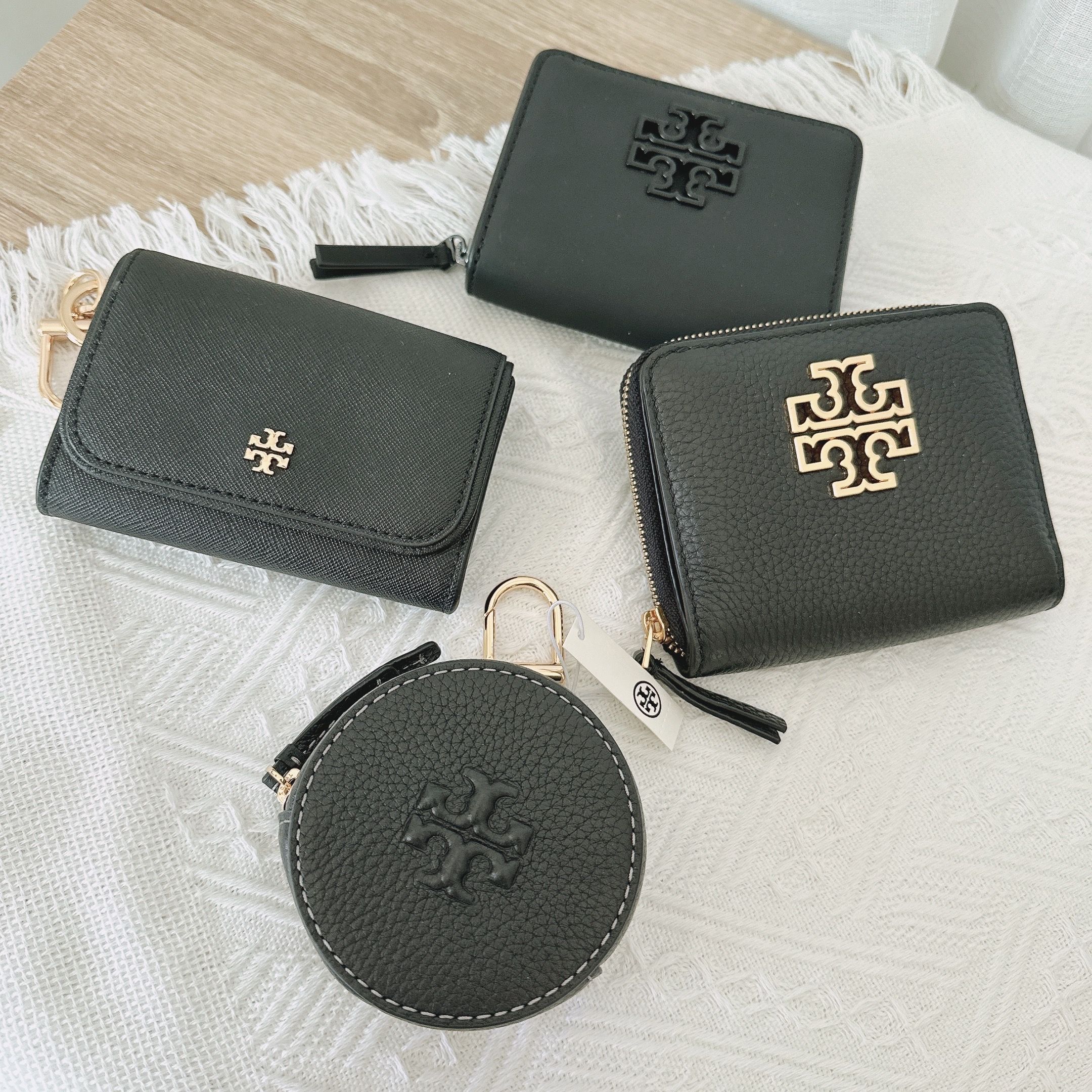 【Tory Burch】TB 浮雕 LOGO 荔枝/防刮 零錢包 鑰匙包 短夾