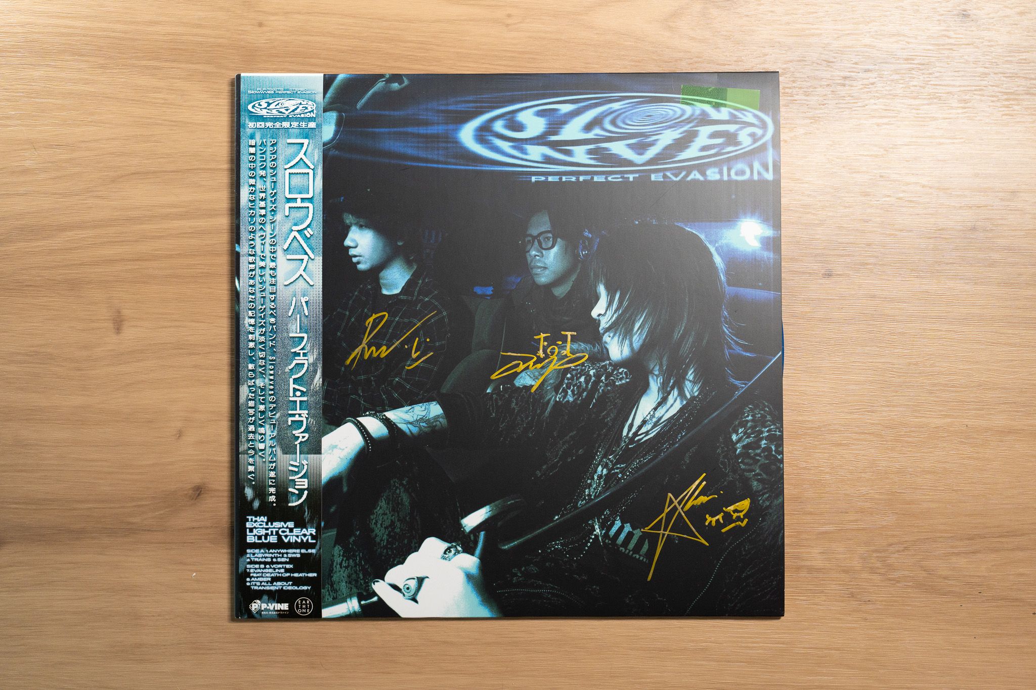 [現貨] Slowwves: PERFECT EVASION （親簽版）