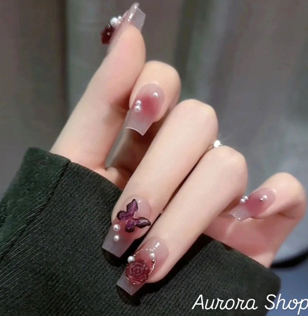 紅玫瑰蝴蝶穿戴甲