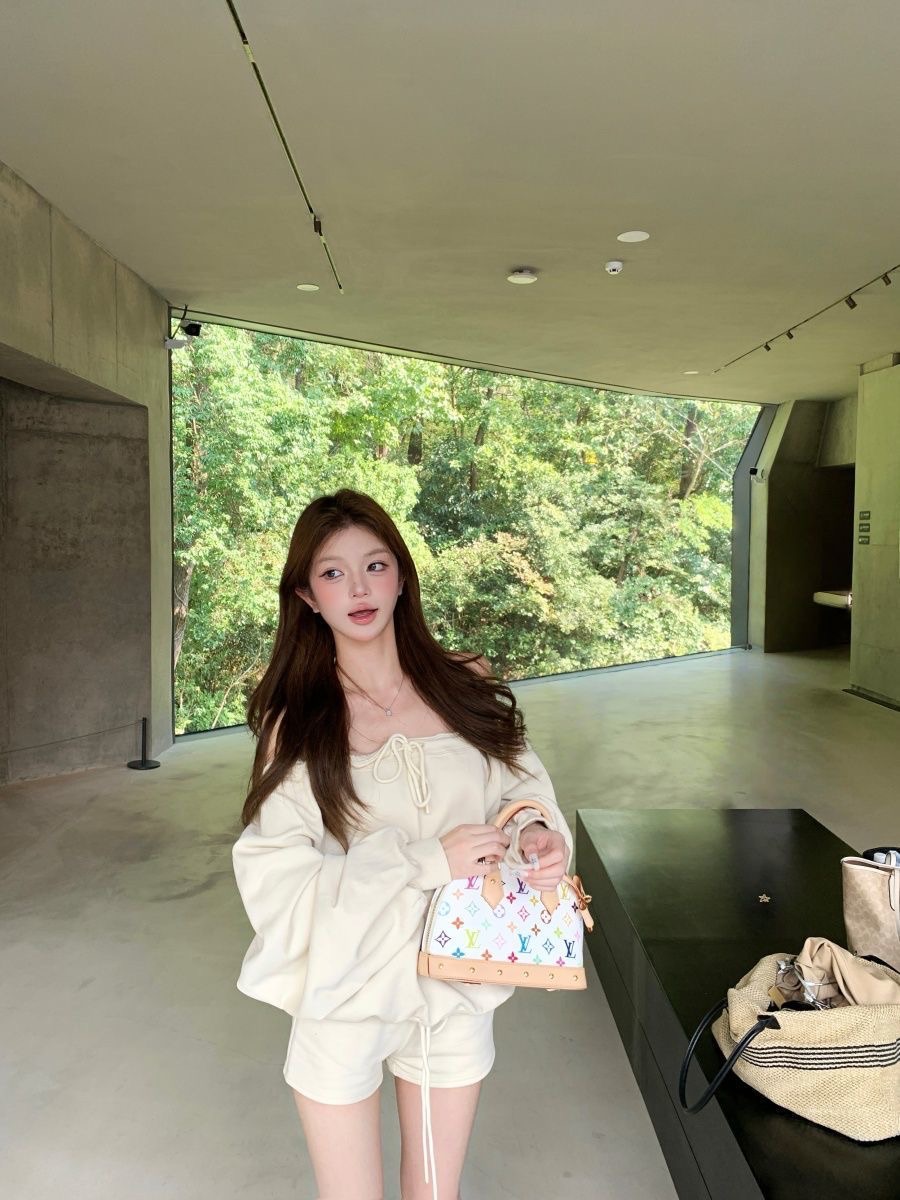 ㄧ字領抽繩上衣加高腰休閒短褲兩件套