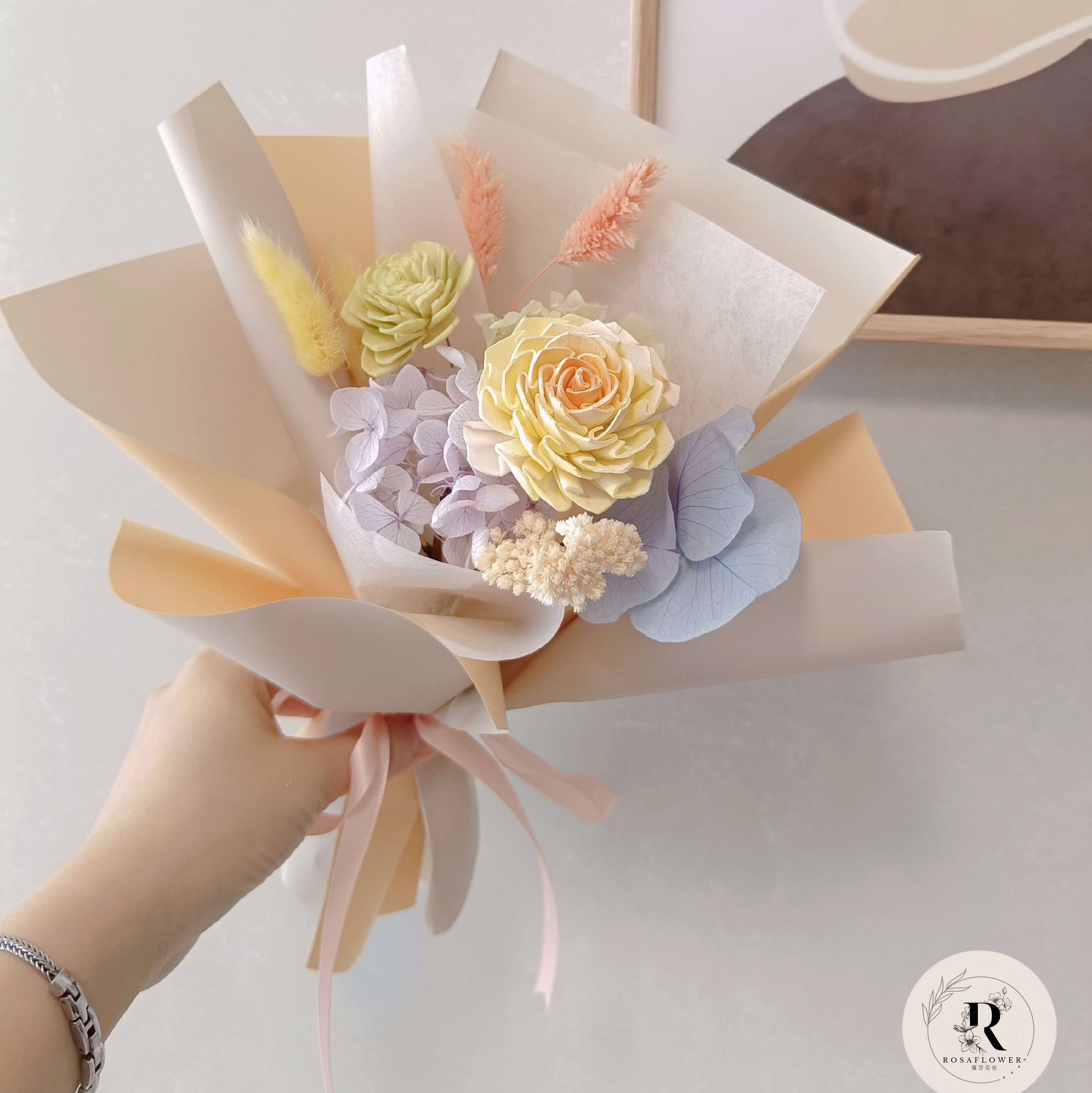 太陽暖黃玫瑰索拉 乾燥花束