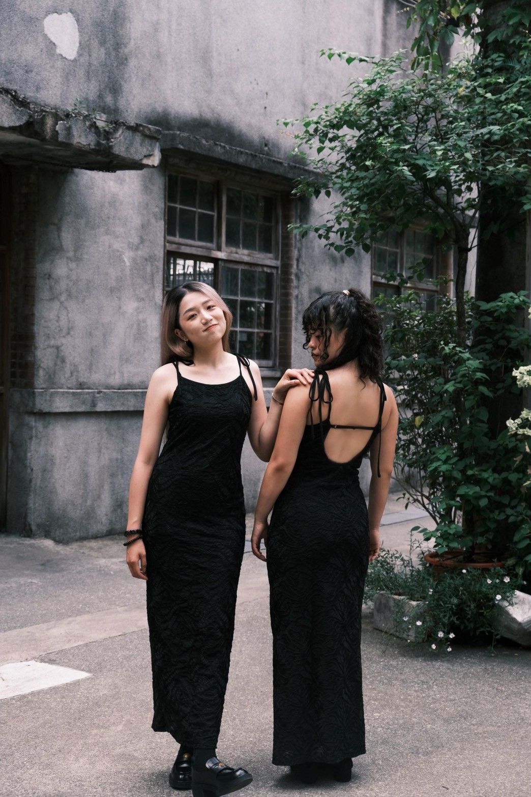 赫本立體花紋魚尾露背洋裝