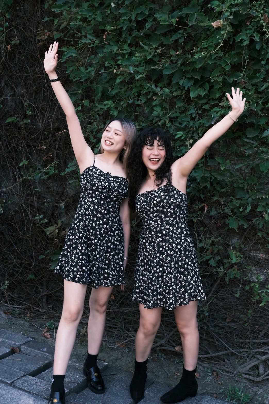 夜黑短版仙氣碎花洋裝