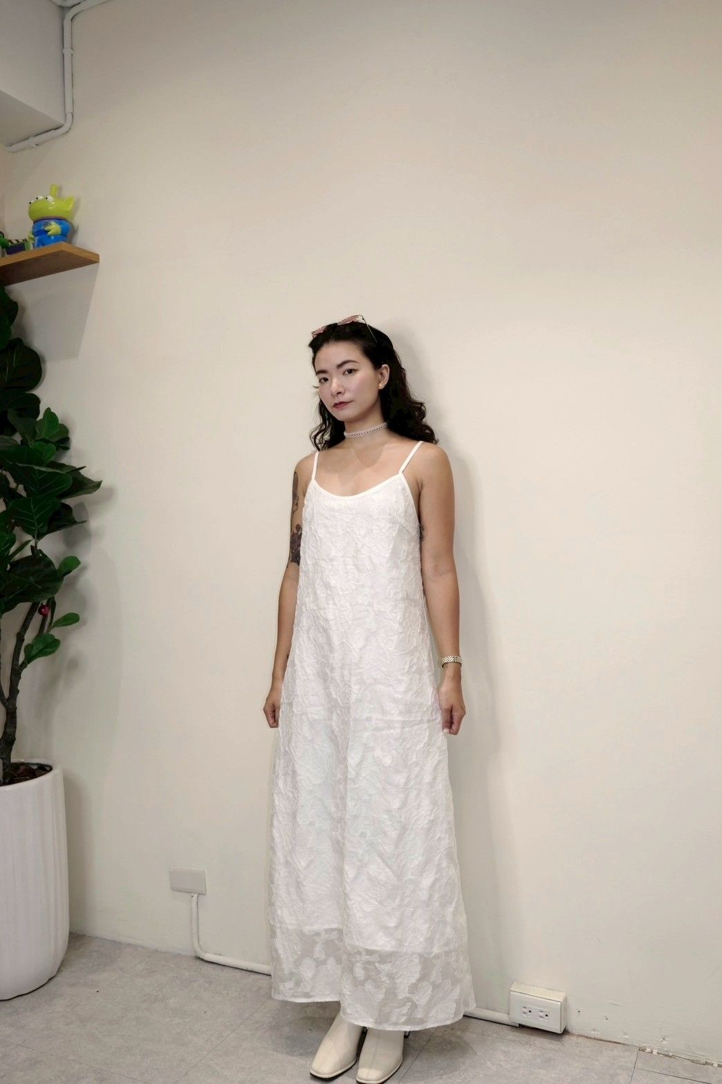 日單/純白緹花紋理長洋裝