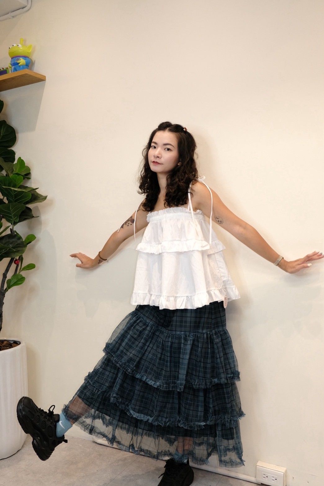 日單/純白荷葉邊蛋糕背心