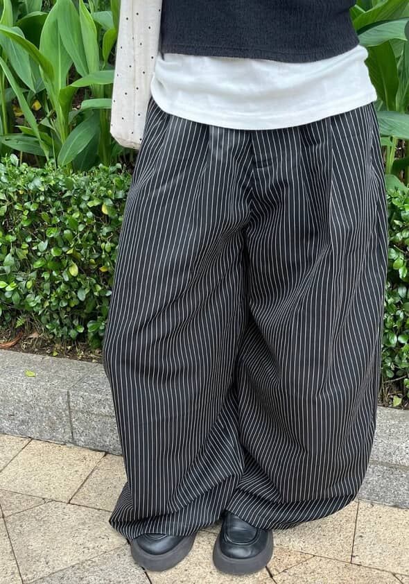 Tuyen 直條紋長褲