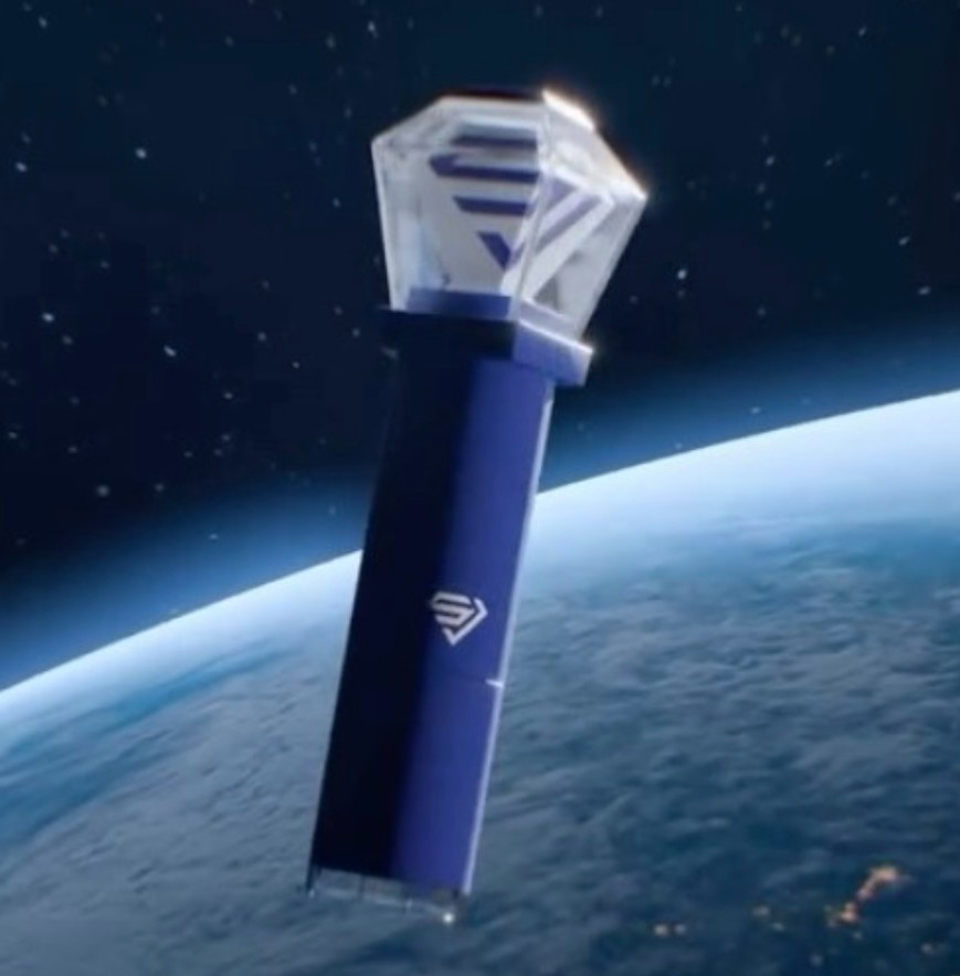 SJ護唇膏兩支，含吊飾