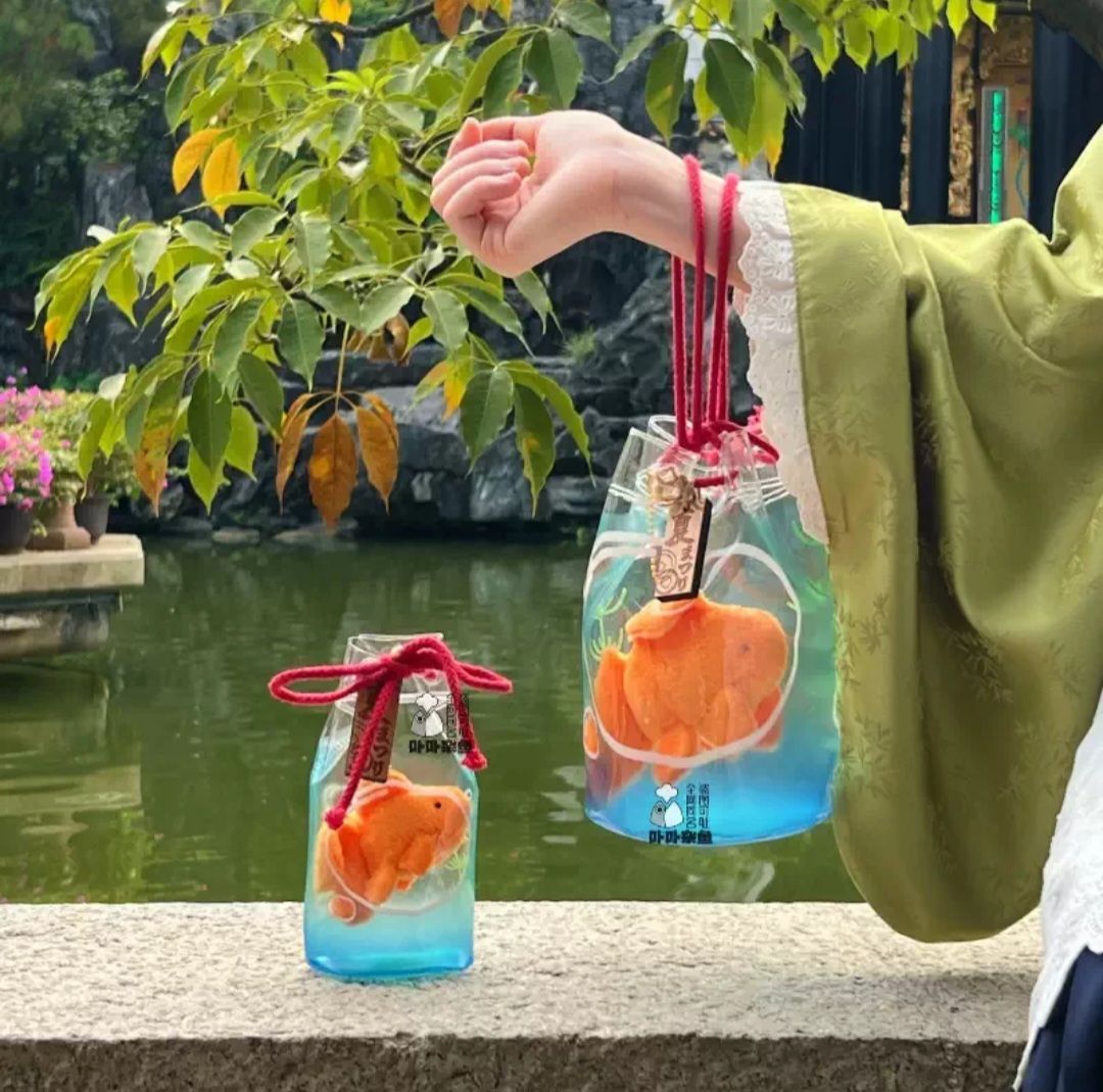 【卟卟雜魚】金魚袋娃包