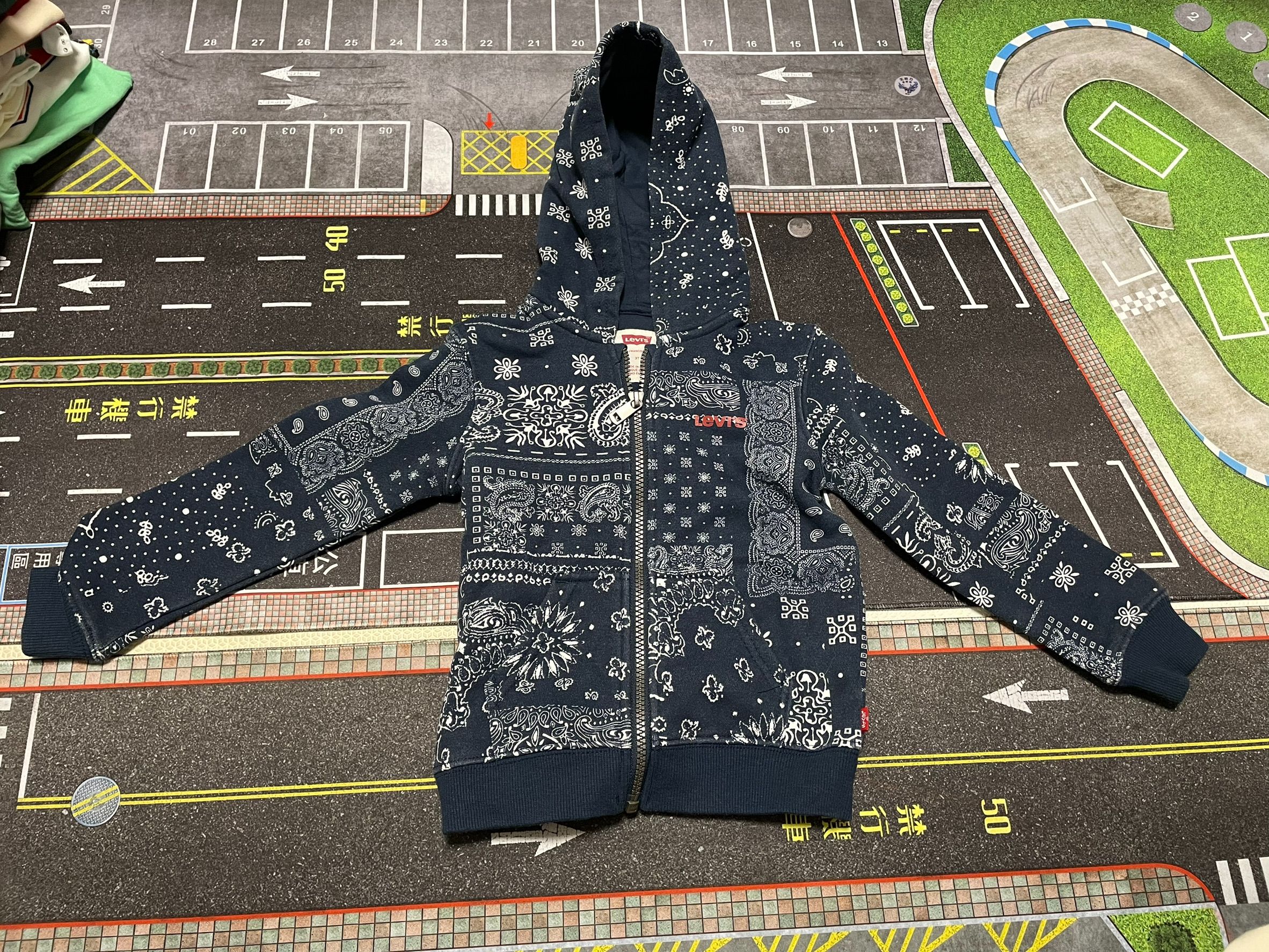 Levi’s 圖騰刷毛外套 3T