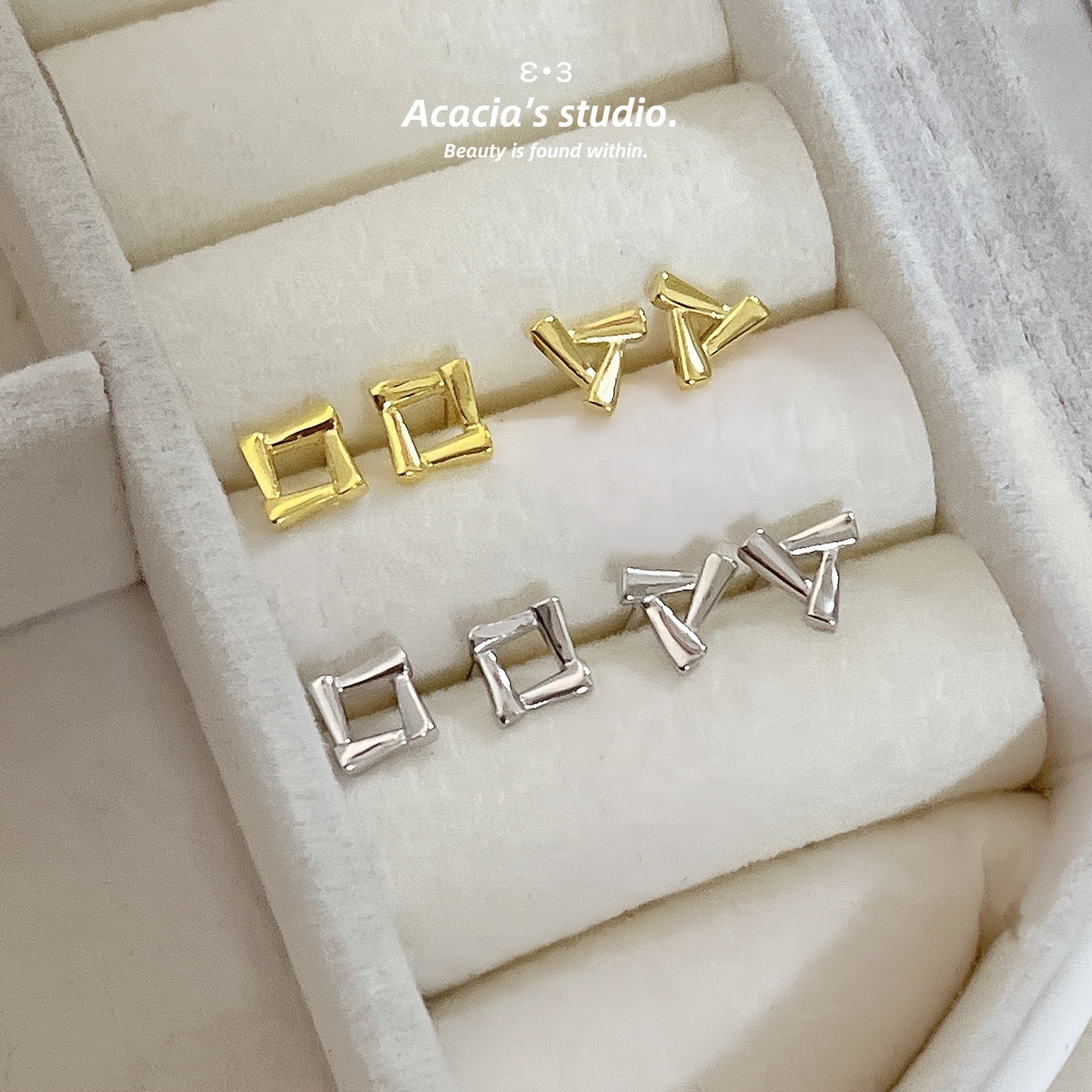 S925純銀｜幾何▿口小巧耳釘