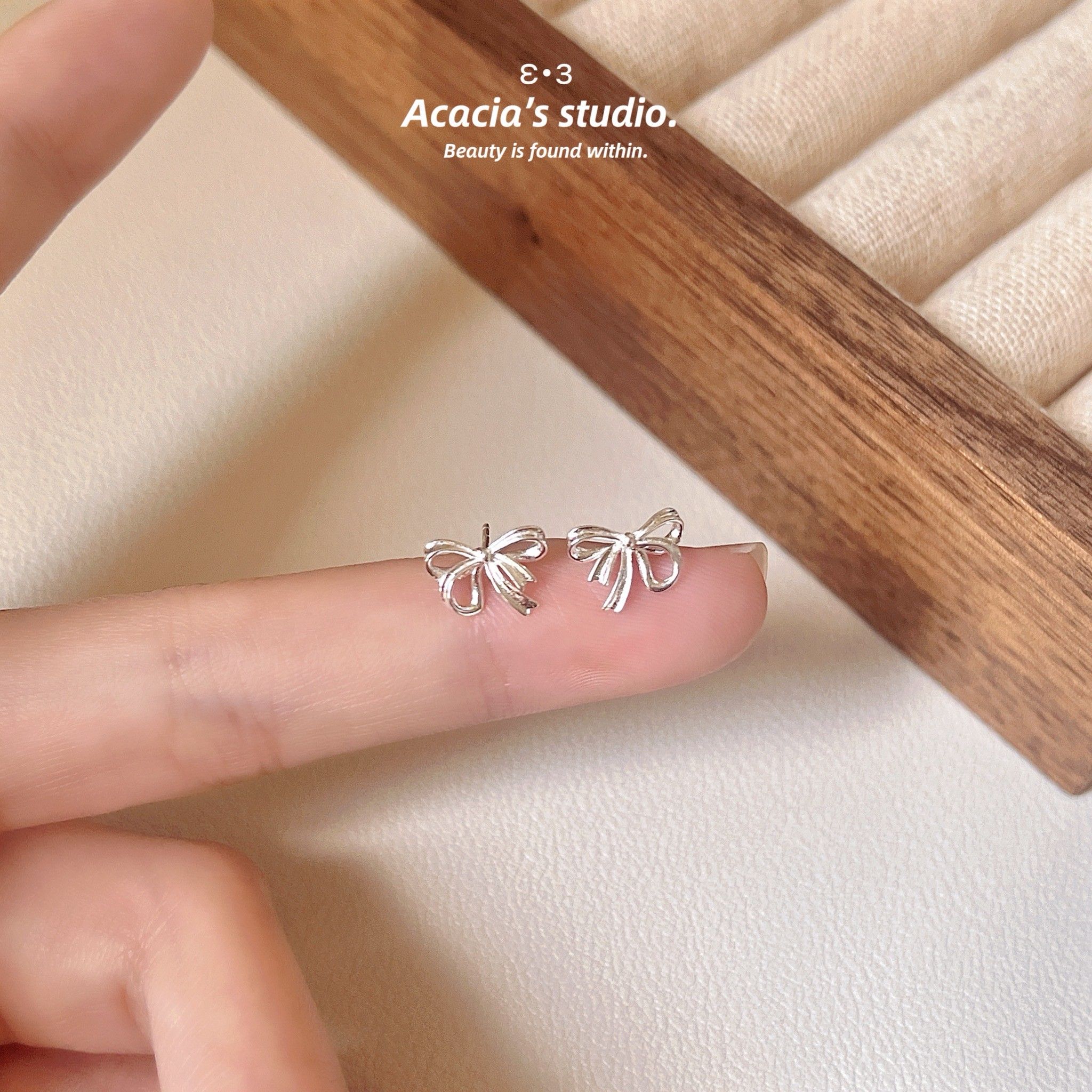 S925純銀｜飄帶蝴蝶結ཐིཋྀ耳釘