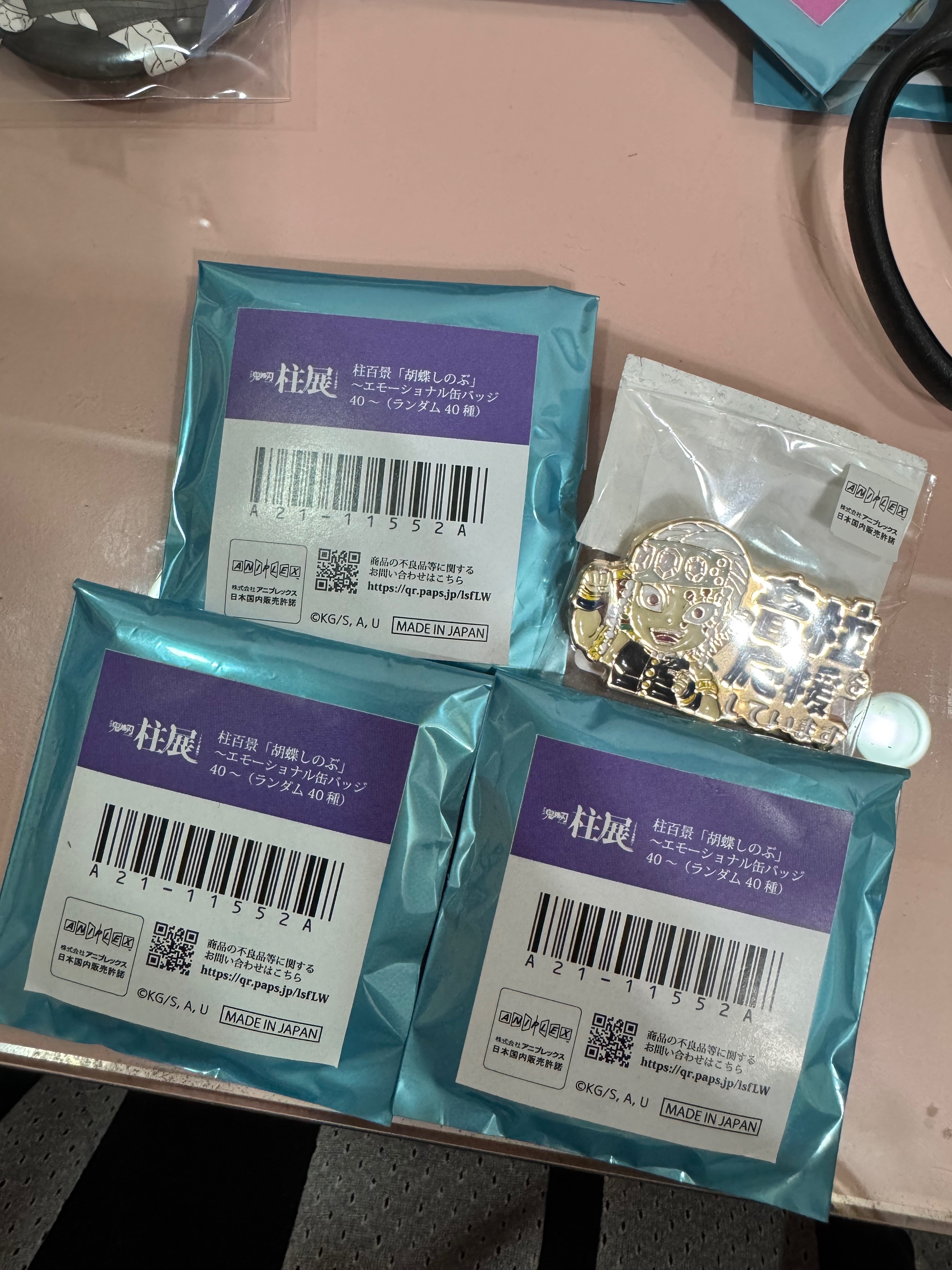 忍圓徽x3，音應援徽x1 （noah_liu_13）