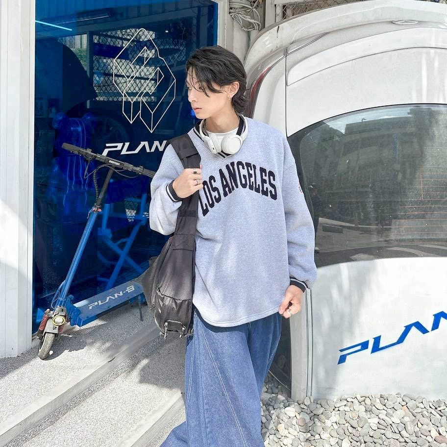 預購|高磅 內刷毛 美式V領 毛巾繡字母 百搭 大學T