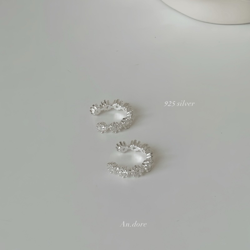 新品必收！爆閃精緻小花圈 通體純銀耳骨夾 / 925通體純銀